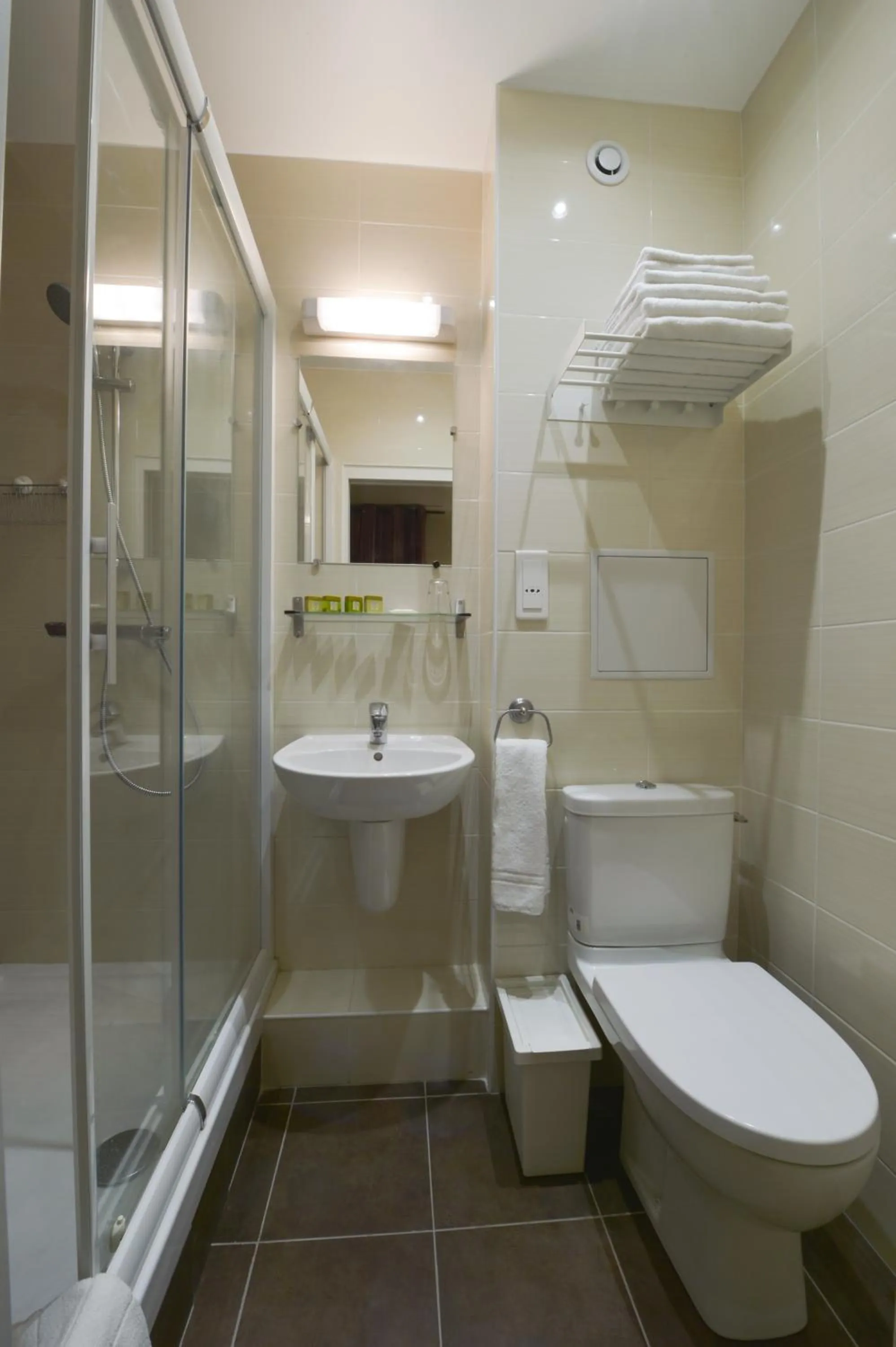 Bathroom in Hôtel du Quai de Seine