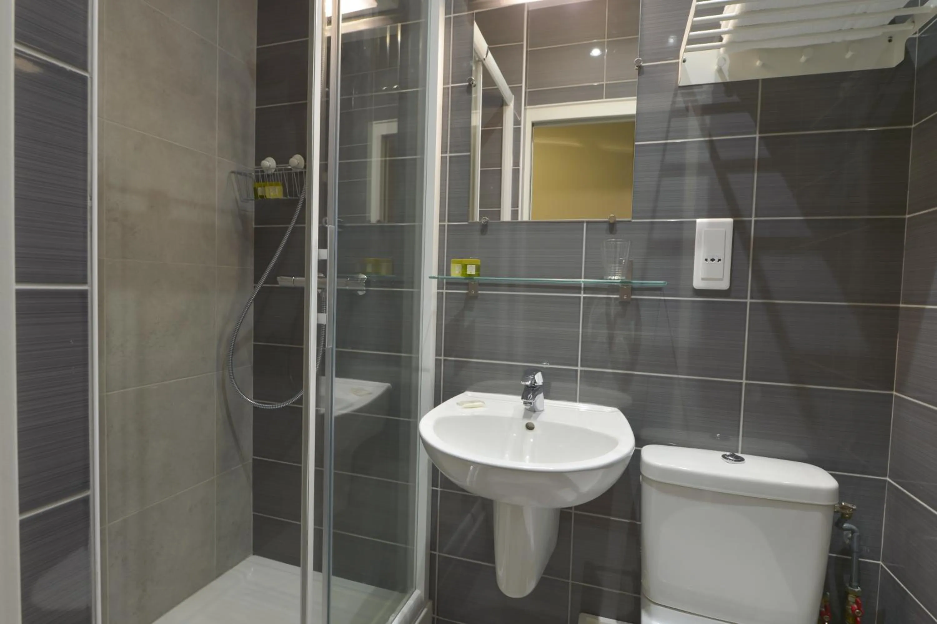 Bathroom in Hôtel du Quai de Seine