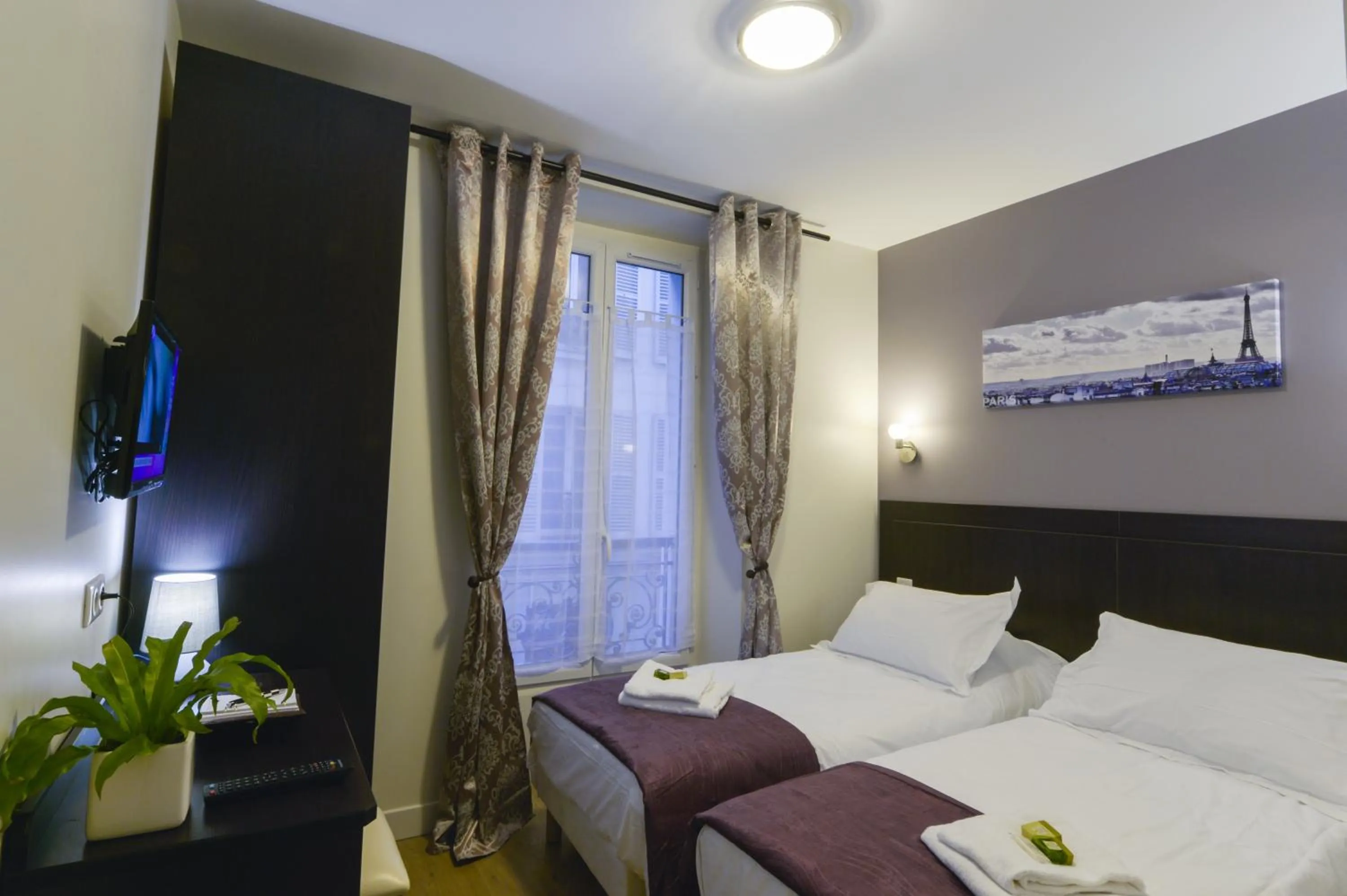 Bedroom, Bed in Hôtel du Quai de Seine