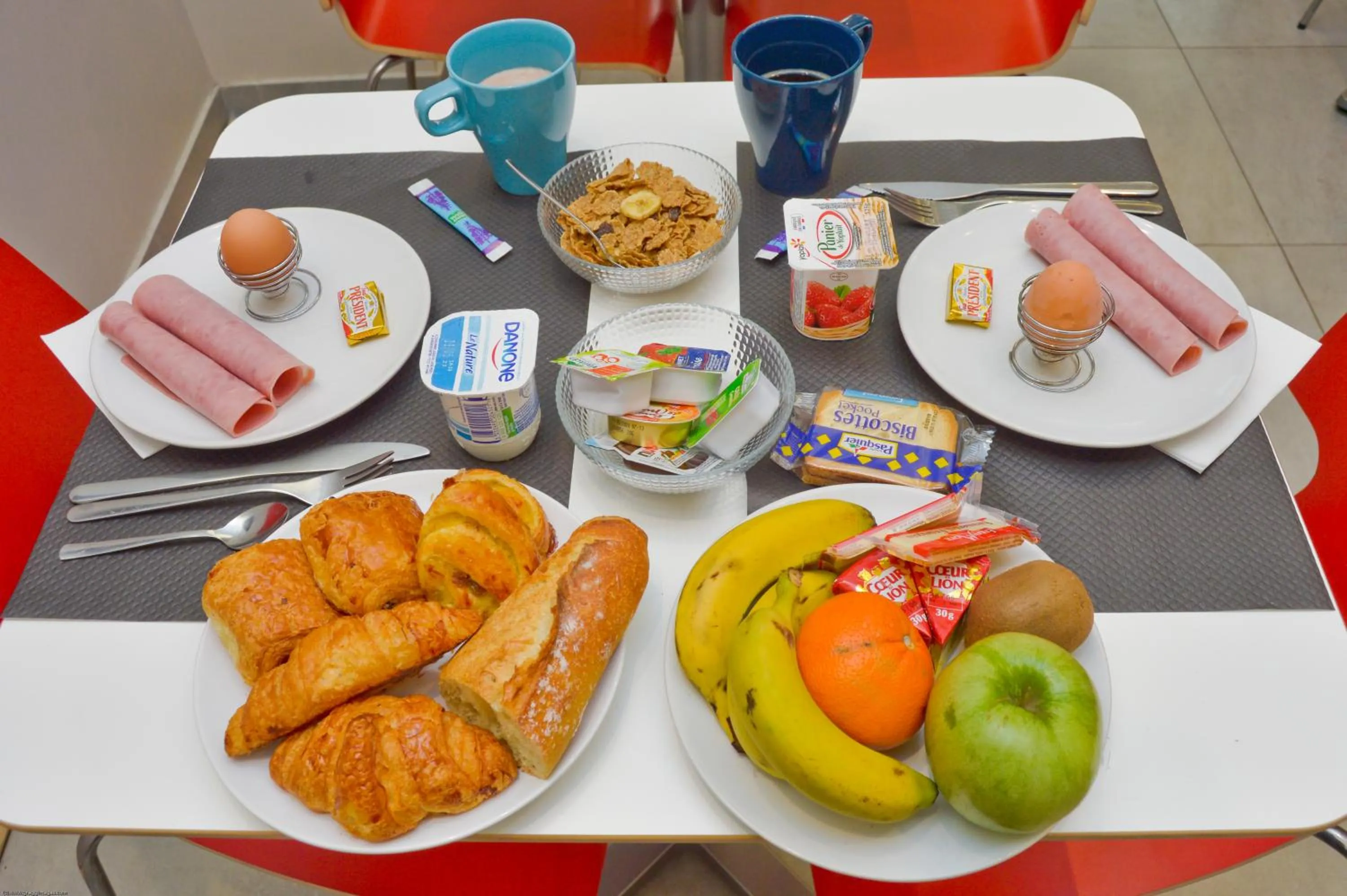 Food and drinks in Hôtel du Quai de Seine