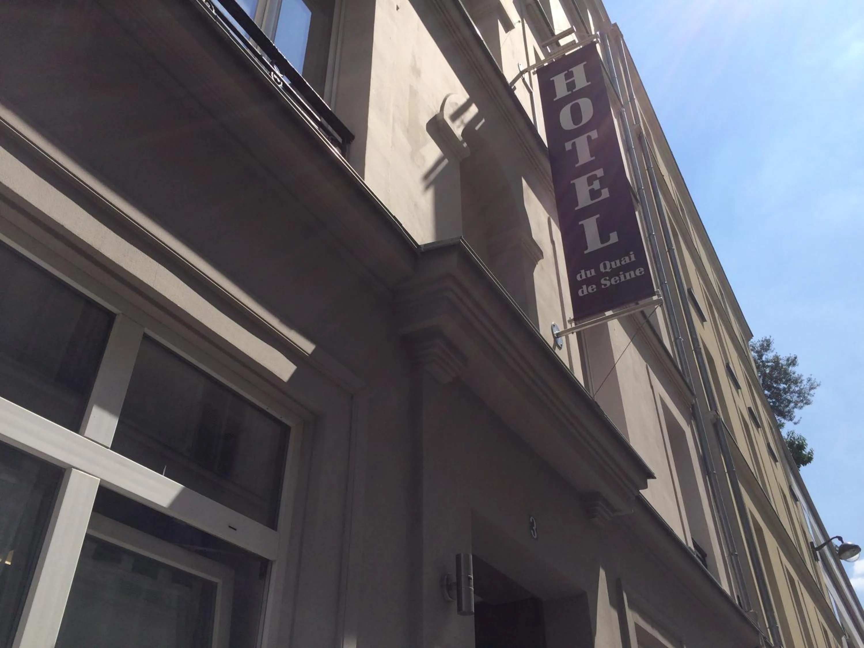 Facade/entrance in Hôtel du Quai de Seine