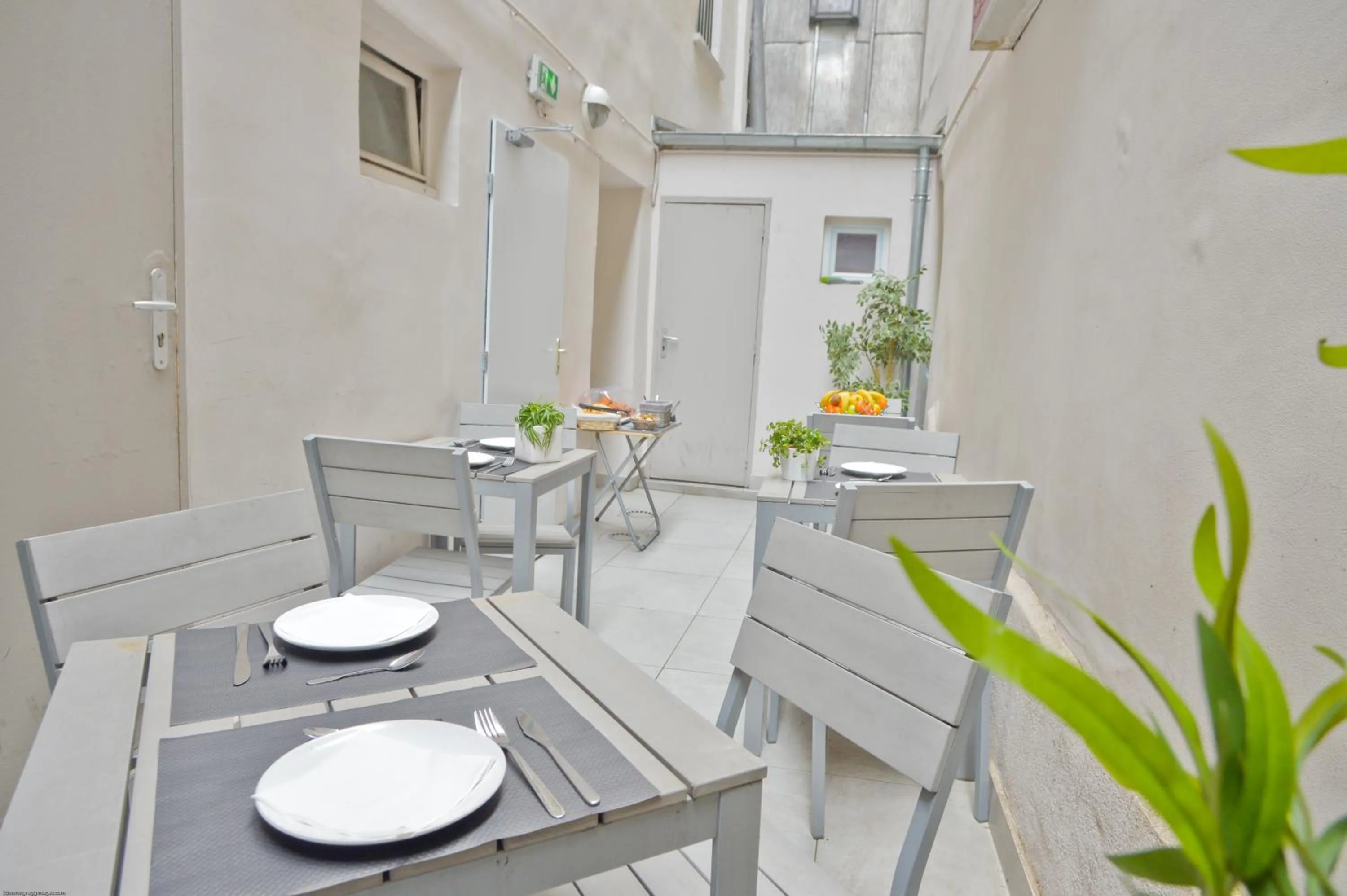 Patio in Hôtel du Quai de Seine