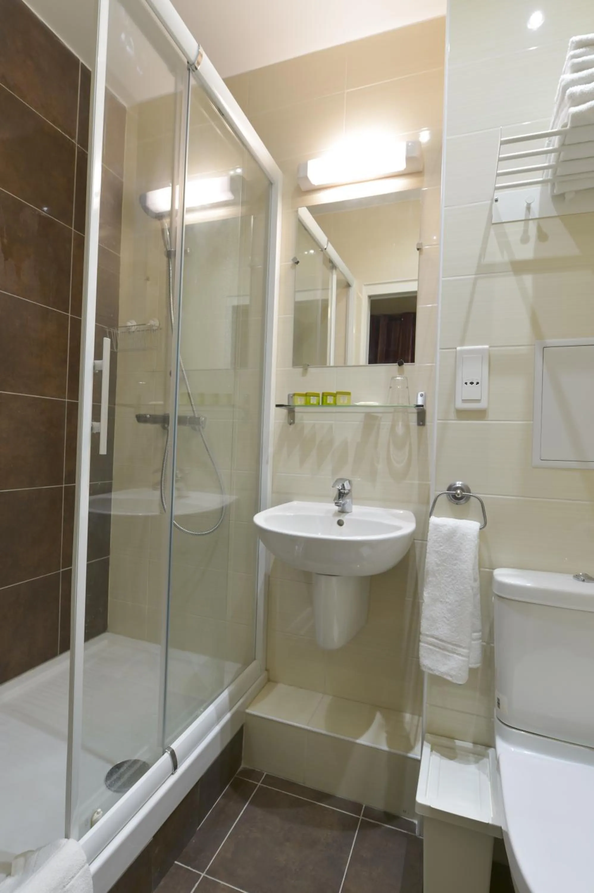 Bathroom in Hôtel du Quai de Seine