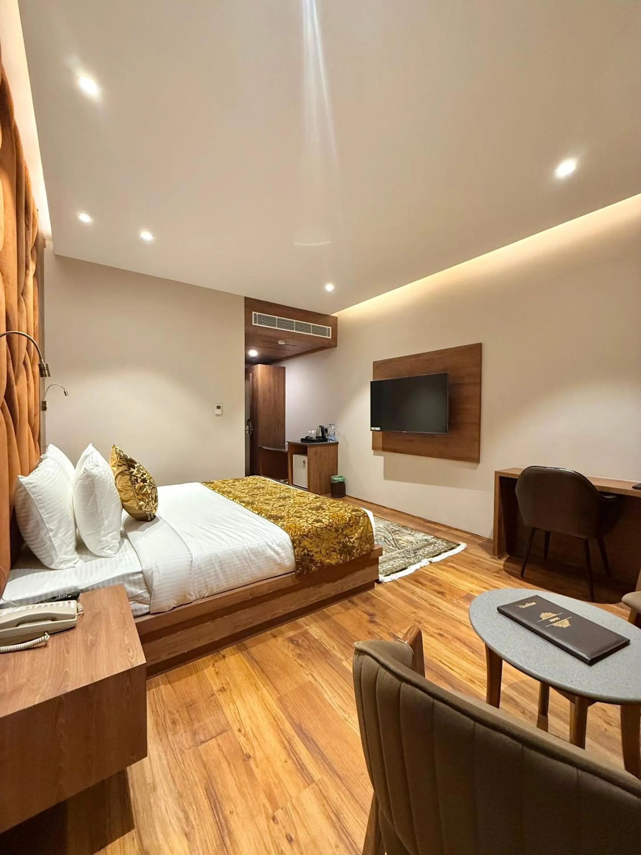 Photo of the whole room, Bed in The Olive Hotel Srinagar