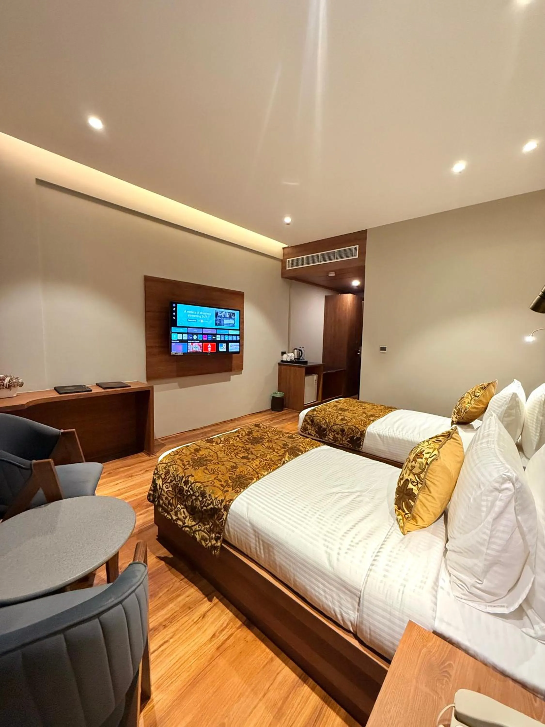 Bedroom, Bed in The Olive Hotel Srinagar