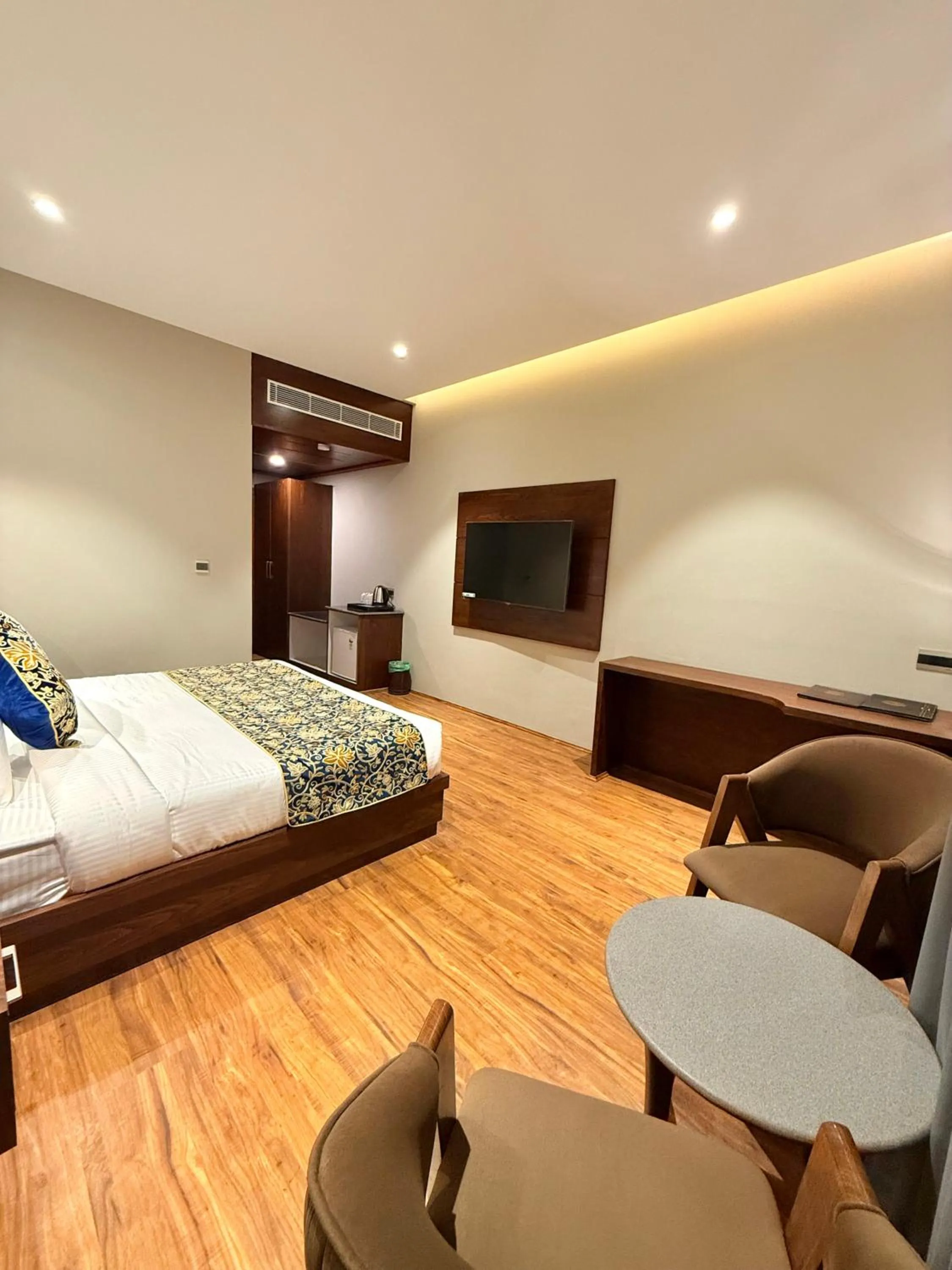 Bedroom, Bed in The Olive Hotel Srinagar