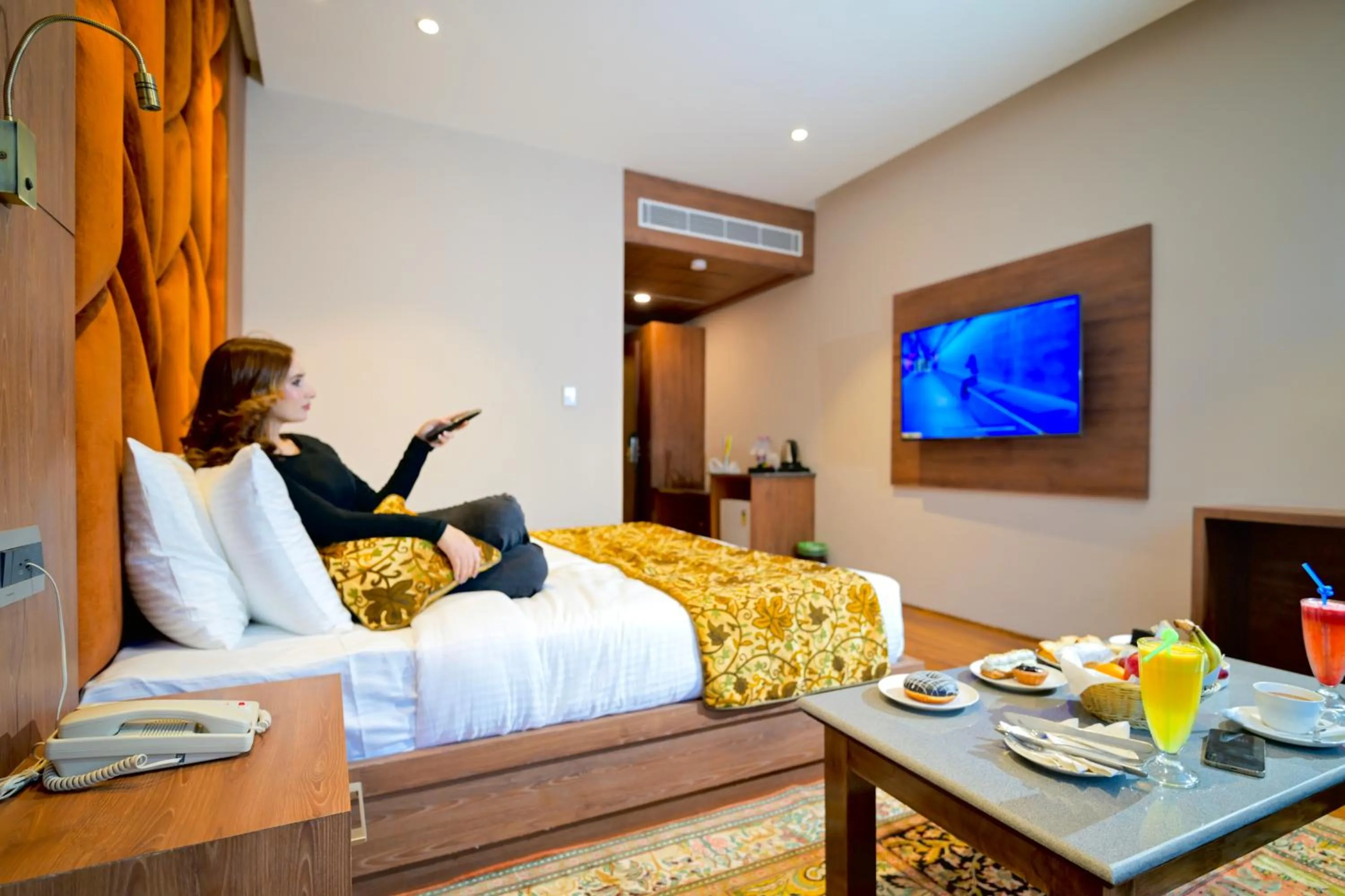 Bed in The Olive Hotel Srinagar