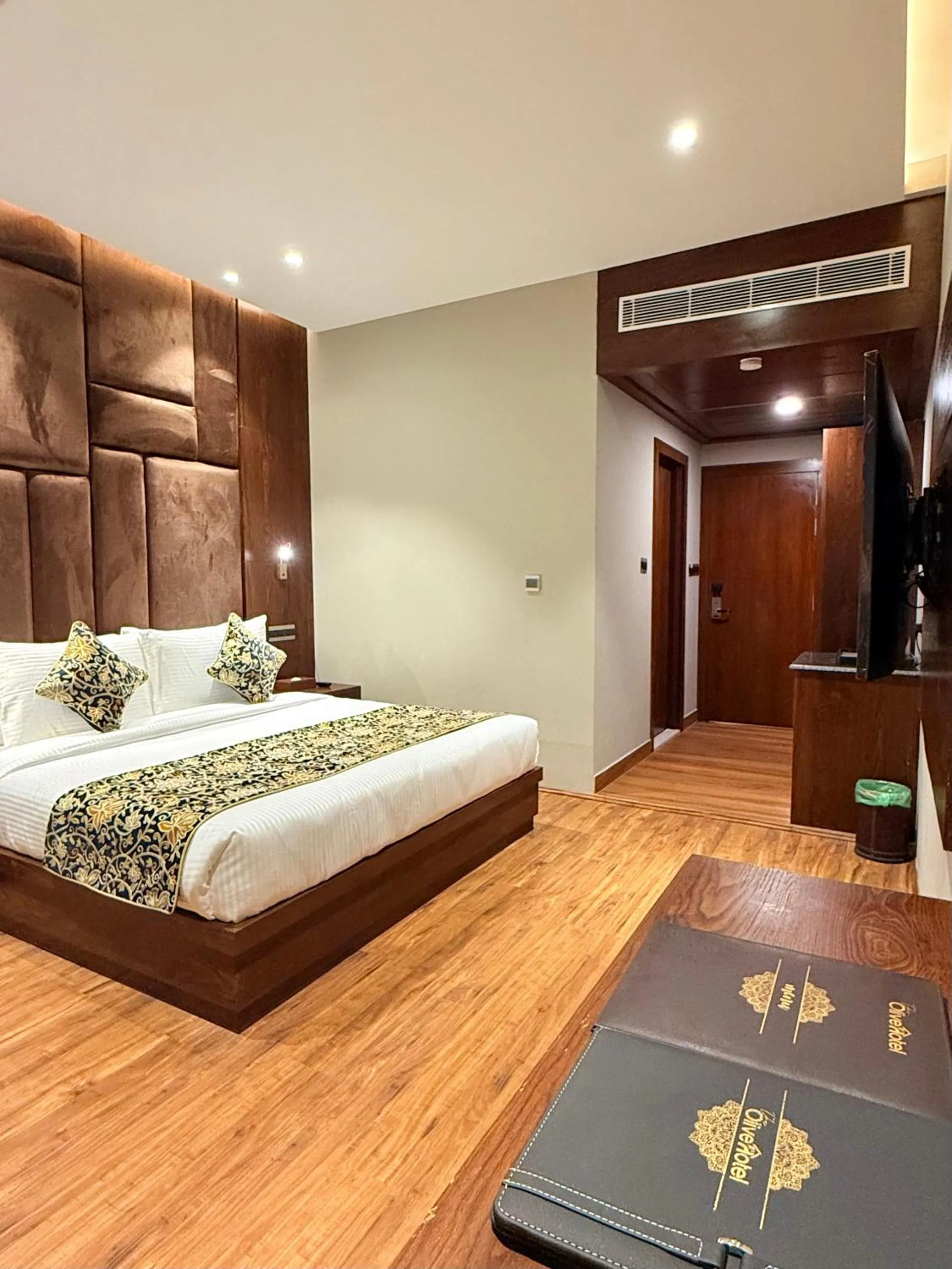 Bed in The Olive Hotel Srinagar