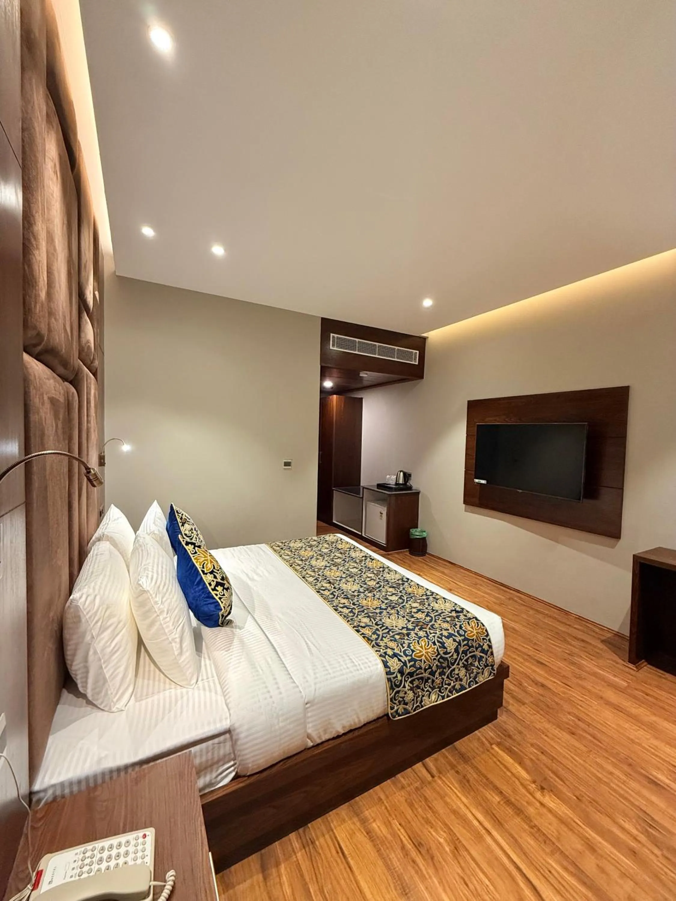 Bed in The Olive Hotel Srinagar