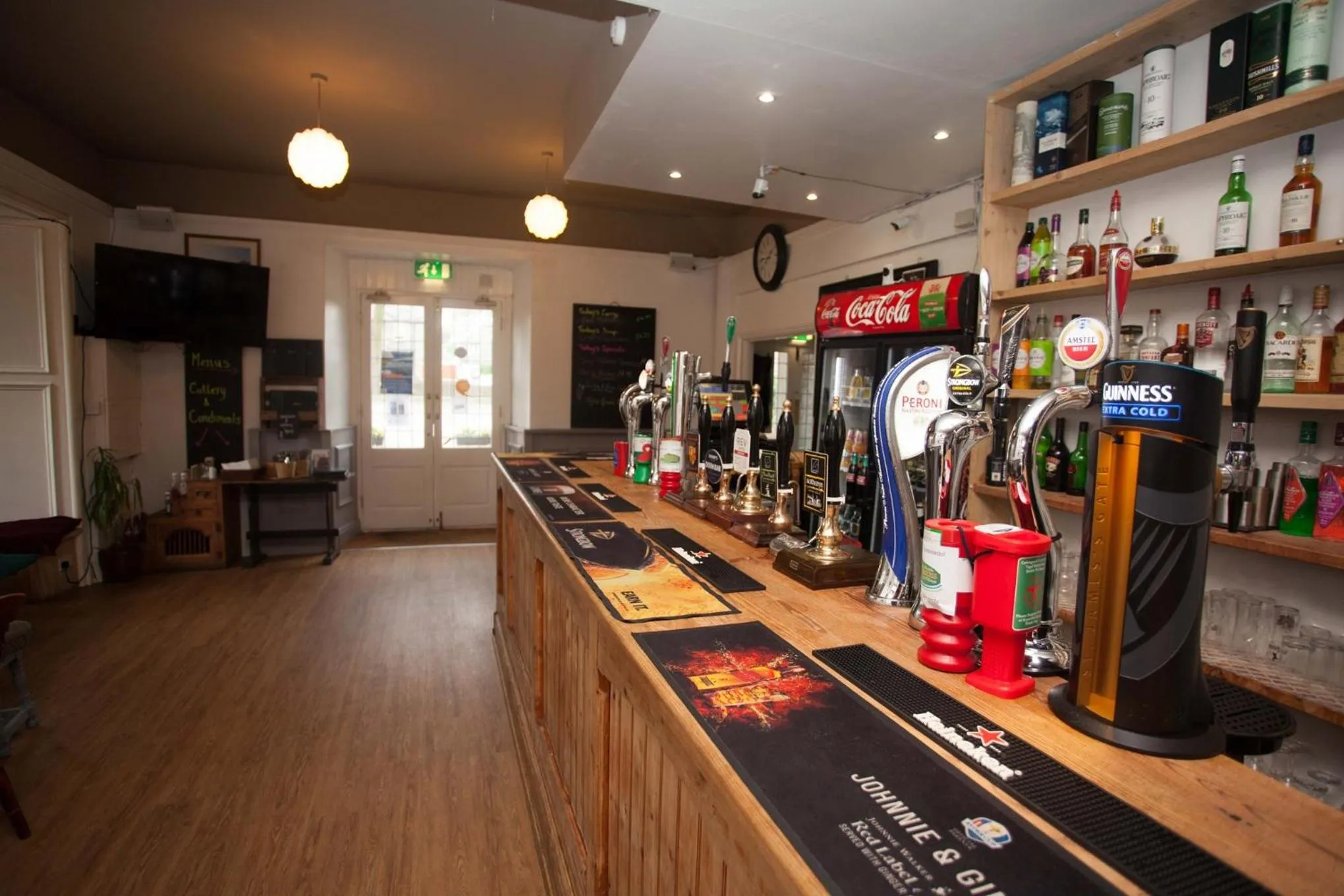 Lounge or bar in The Heights Bunkhouse