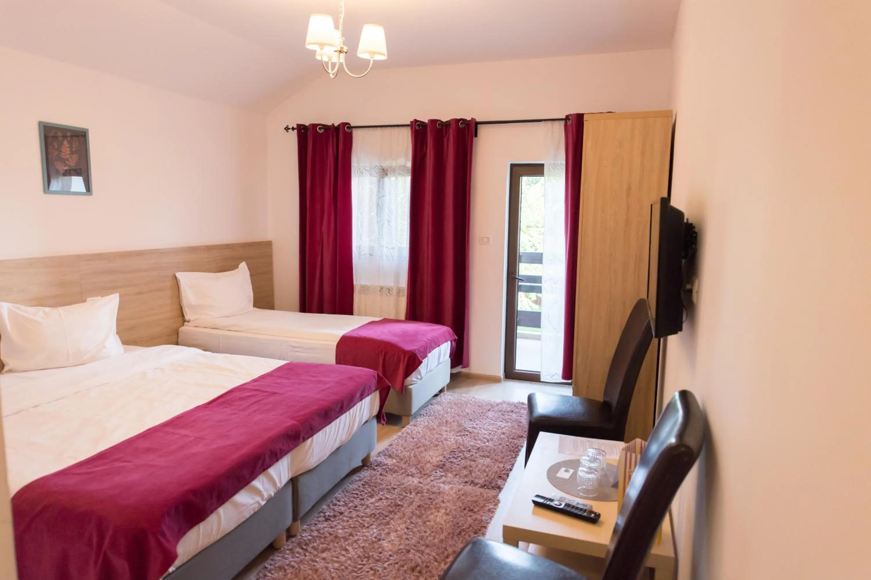 Bed in Pensiunea Puiu