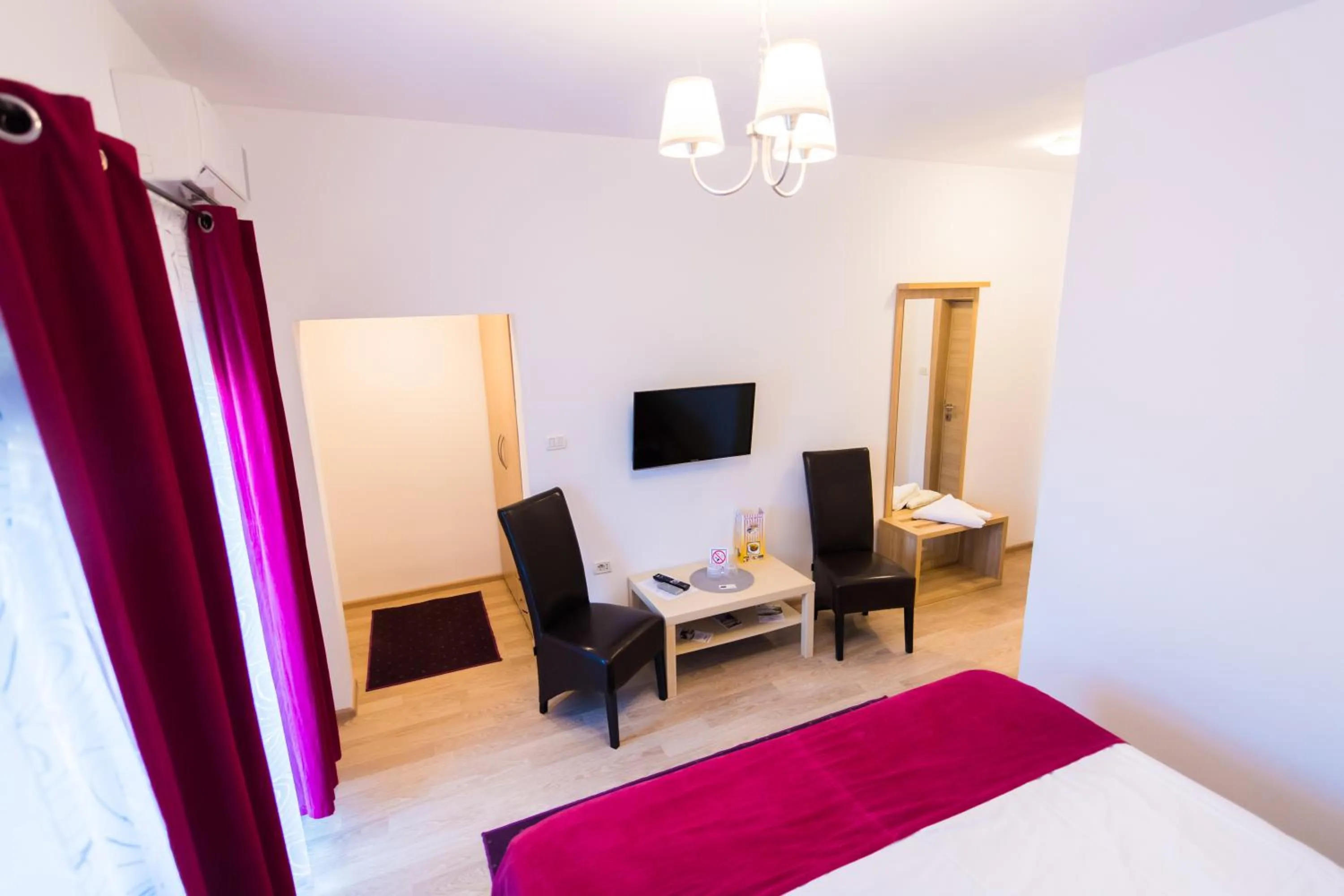 Bed in Pensiunea Puiu