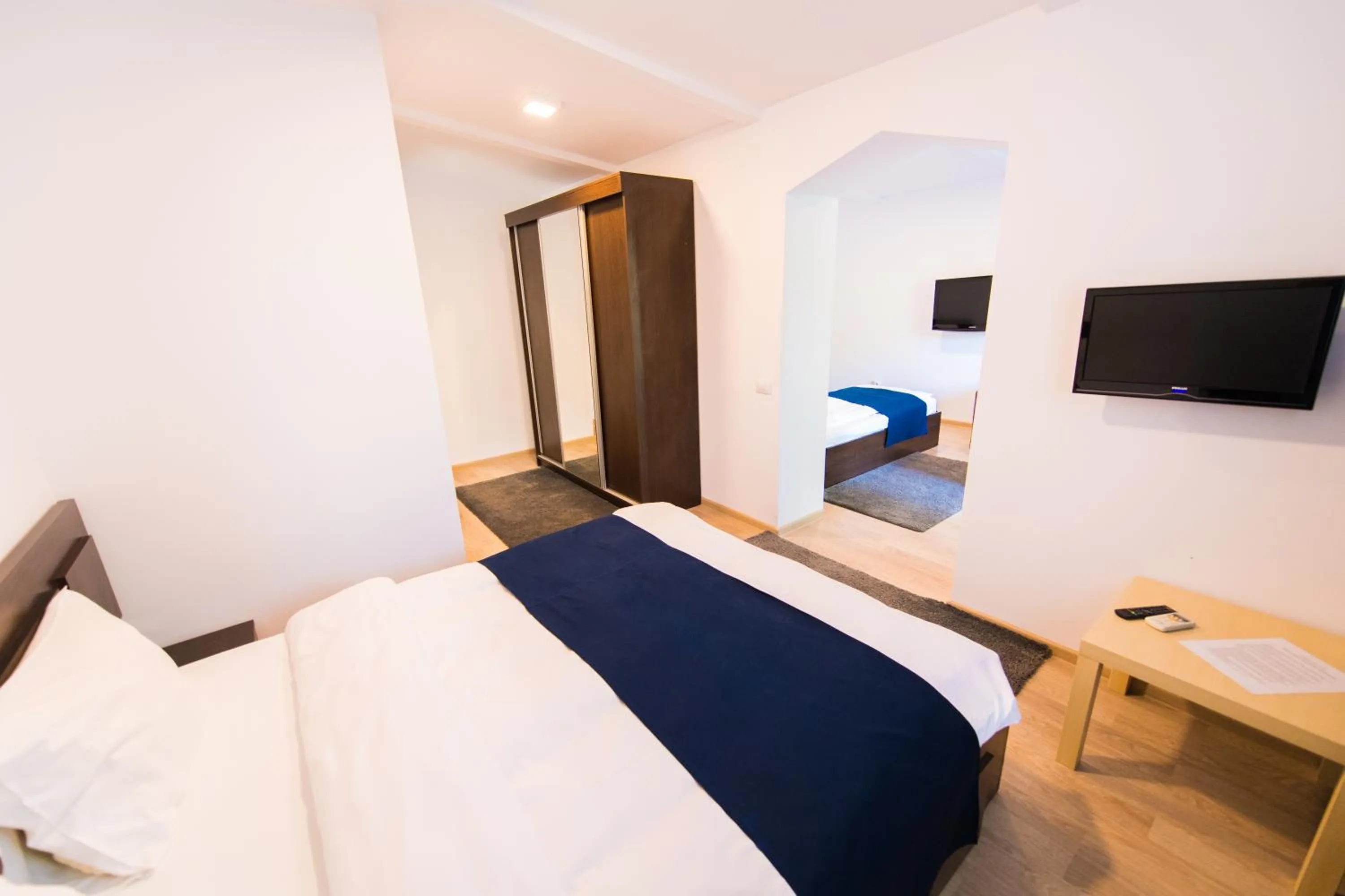 Bed in Pensiunea Puiu