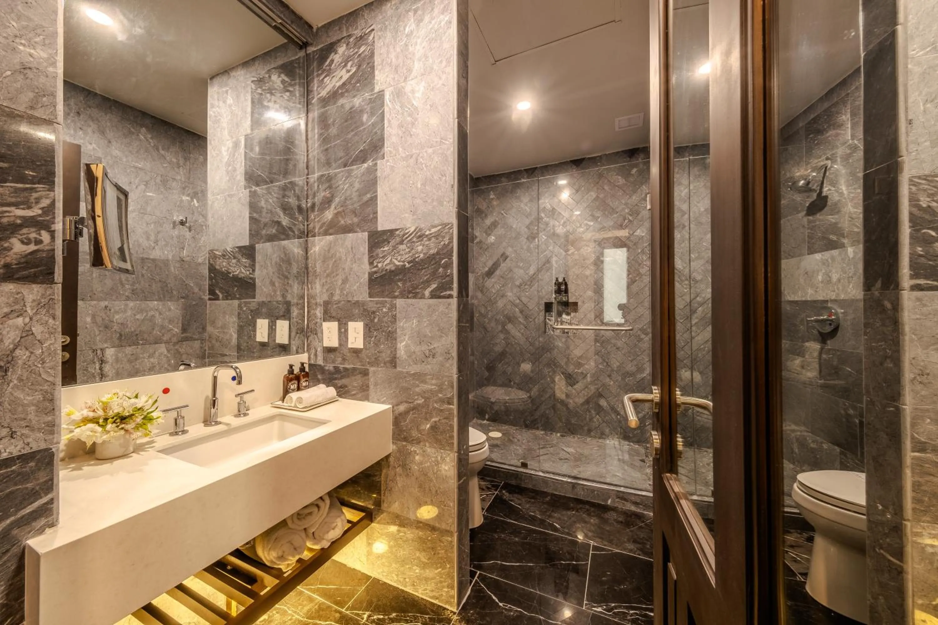 Shower in Casa Kloster Hotel Boutique