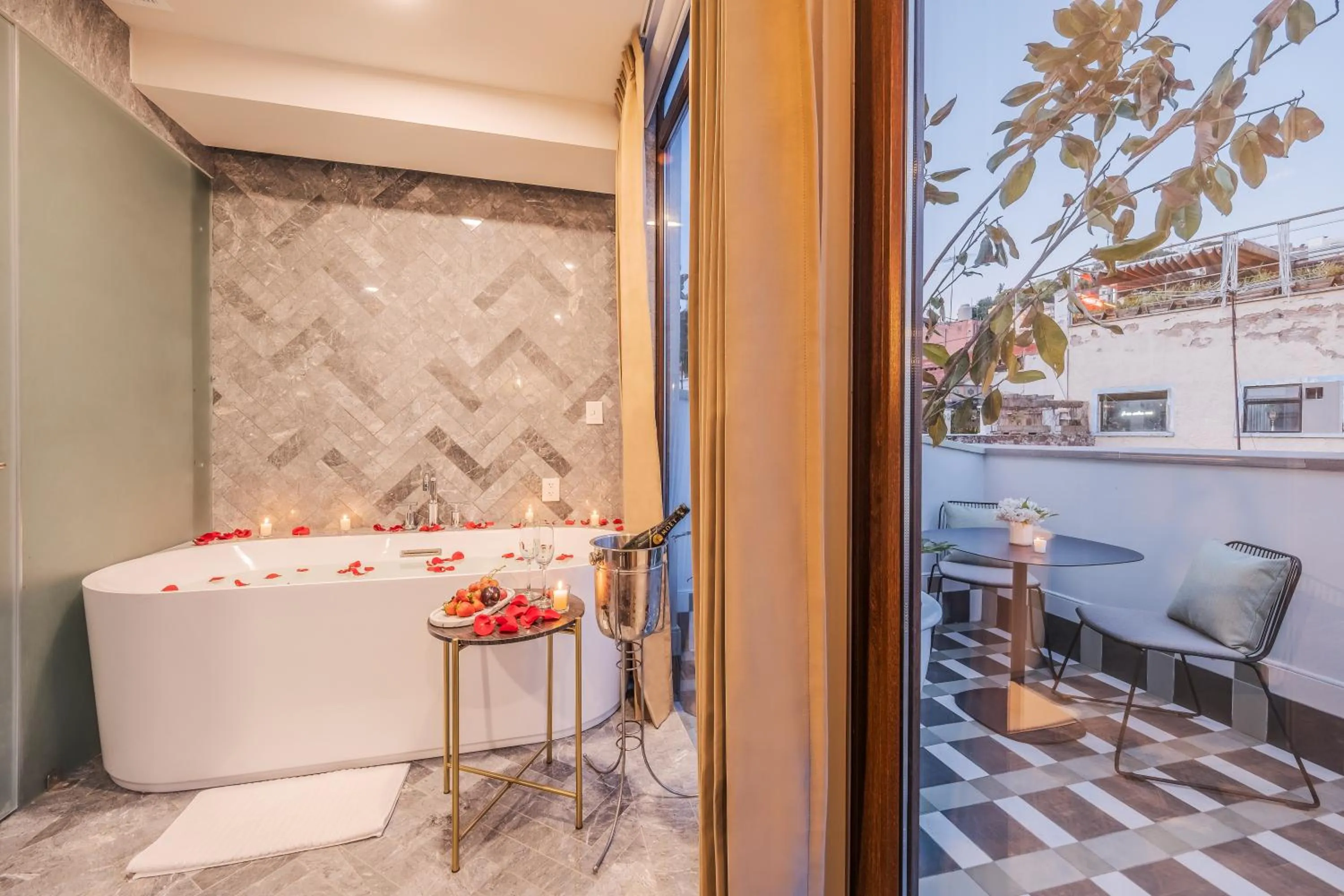 Hot Tub in Casa Kloster Hotel Boutique