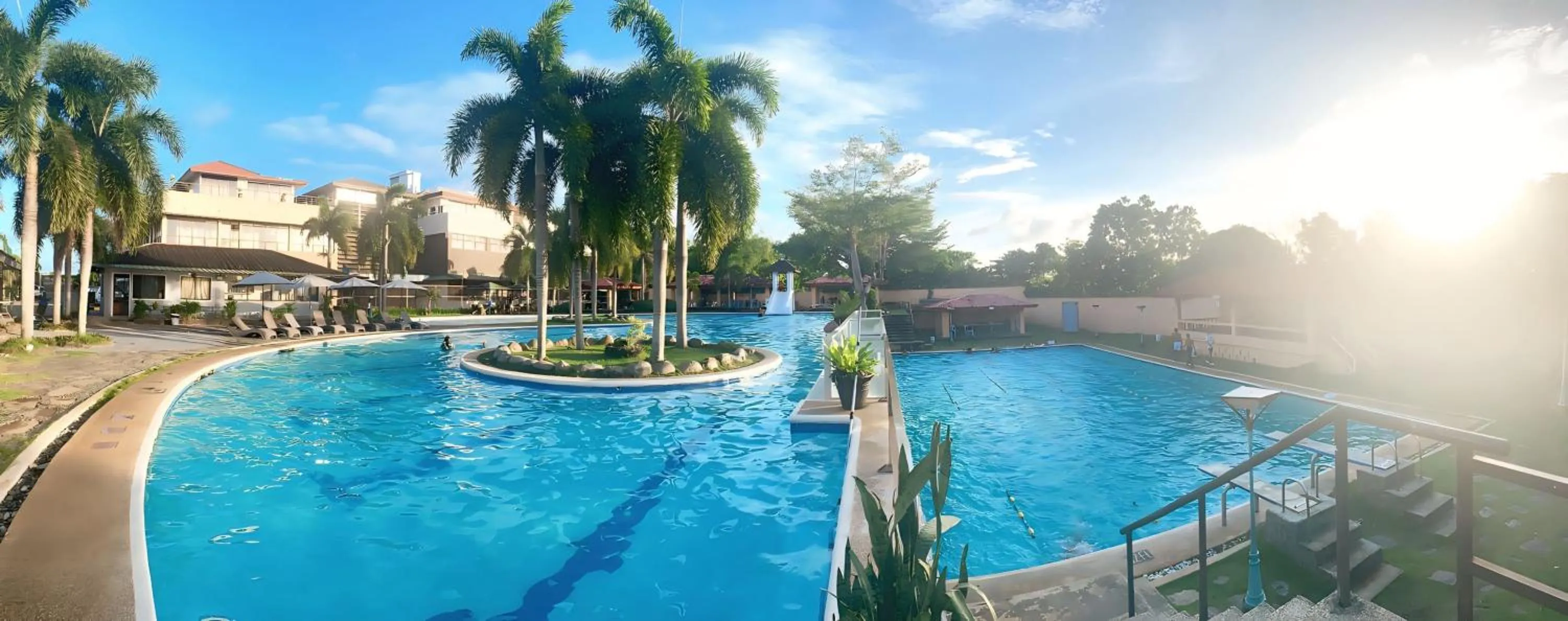 Swimming pool in Northland Resort Hotel Manapla