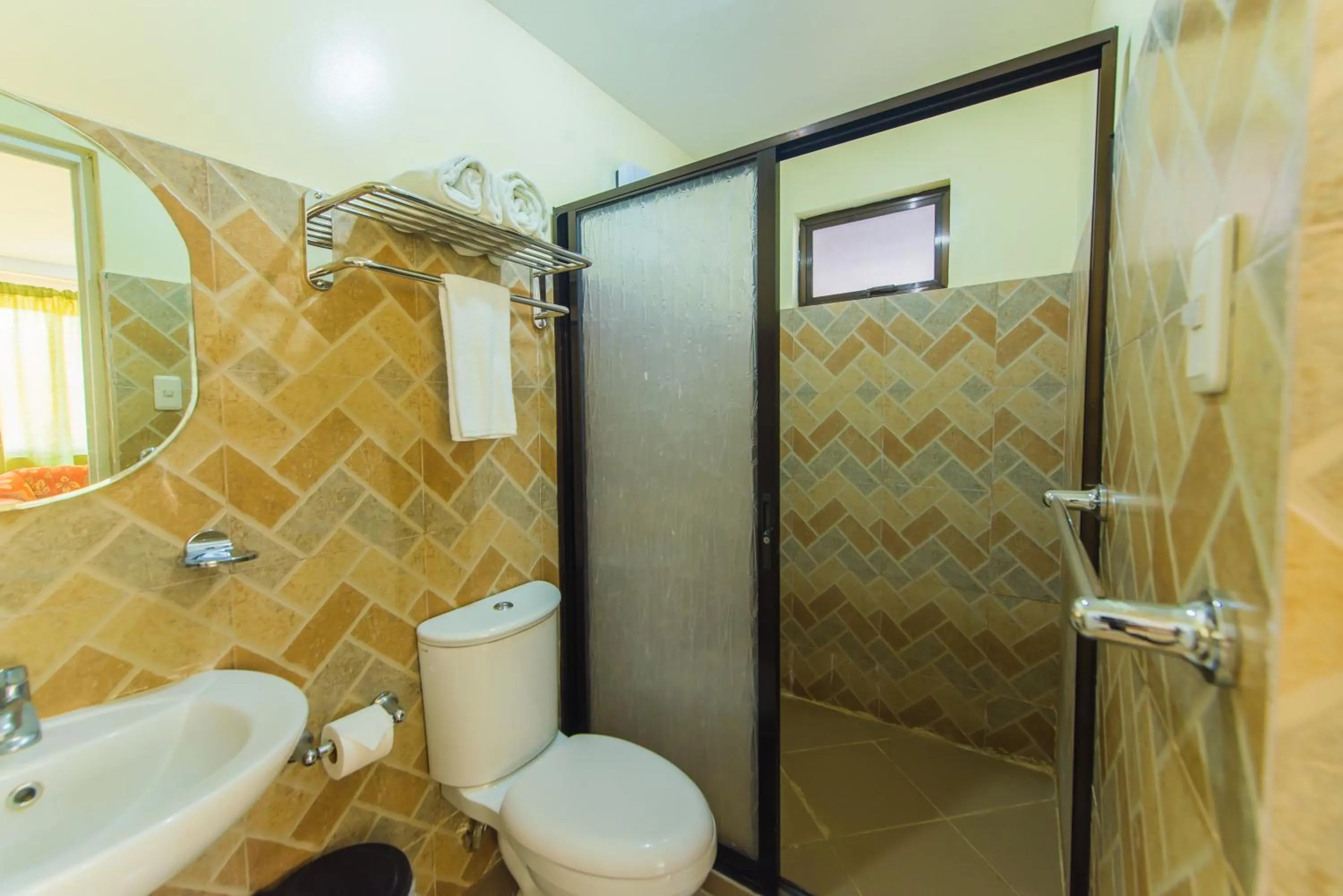 Shower in Northland Resort Hotel Manapla