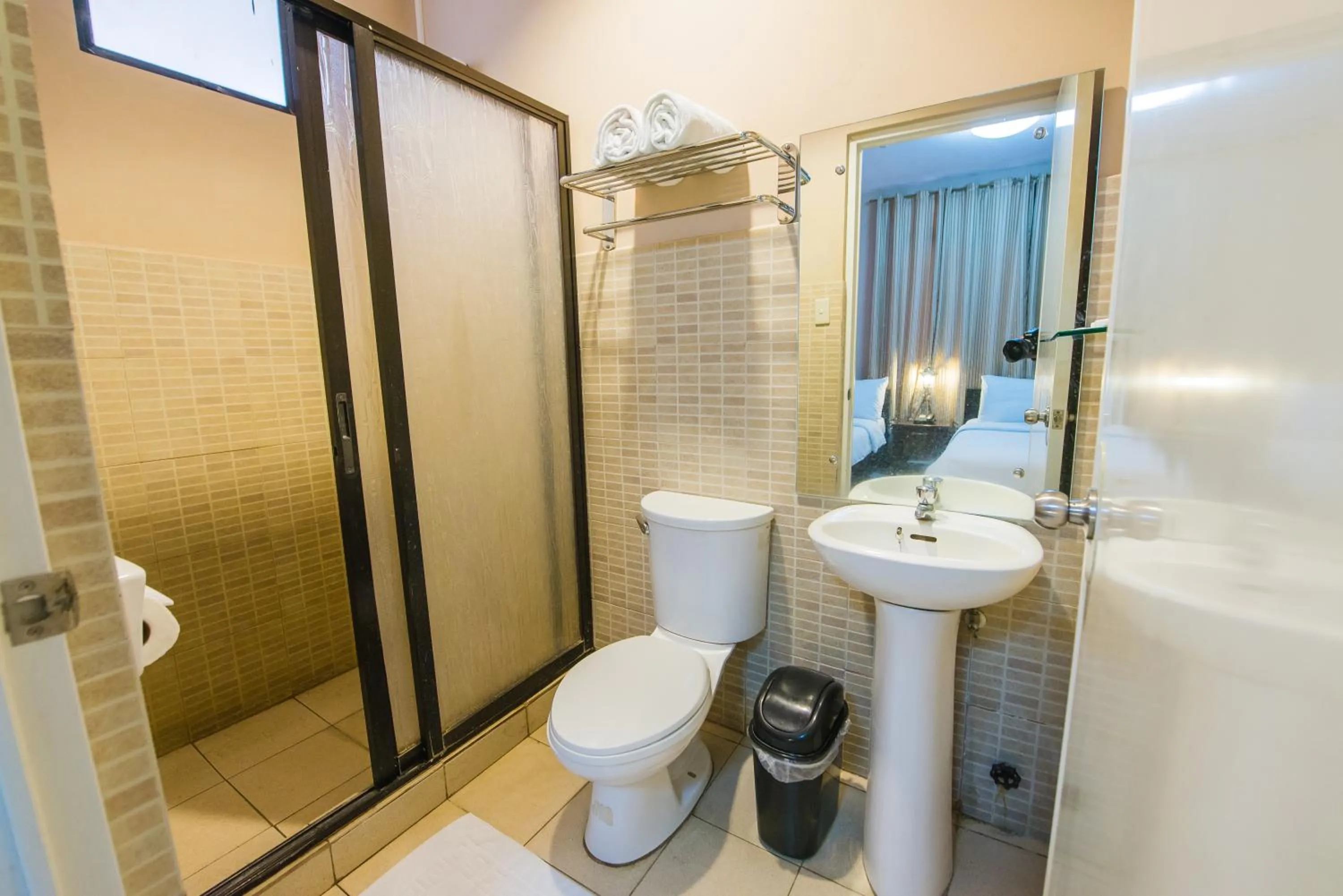 Shower in Northland Resort Hotel Manapla