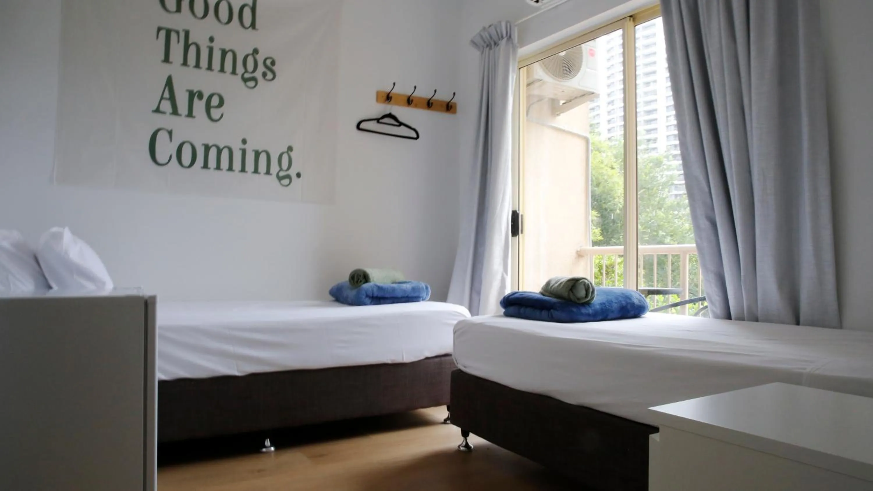 Bedroom, Bed in Breeze Inn Gold Coast