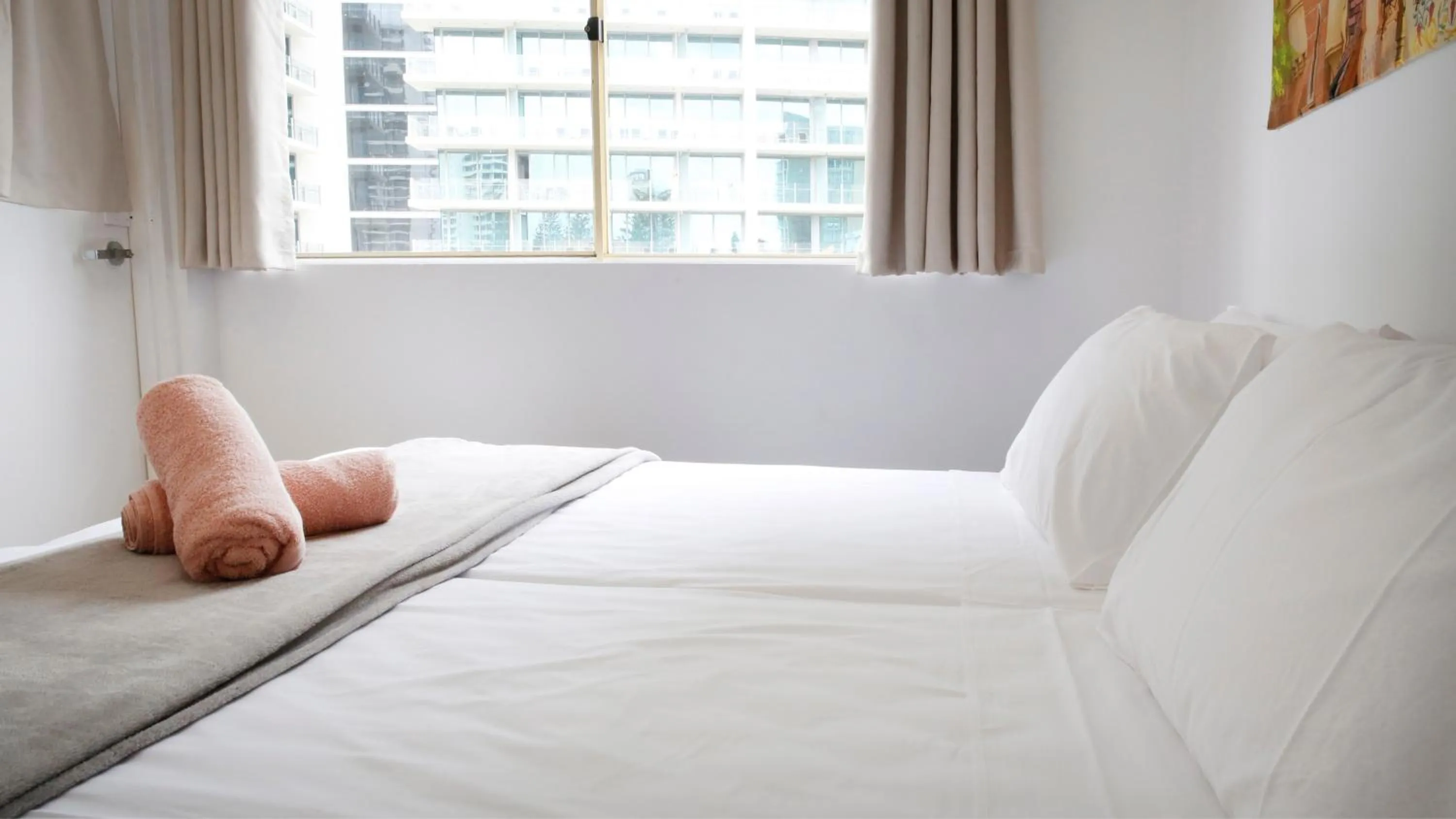 Bedroom, Bed in Breeze Inn Gold Coast