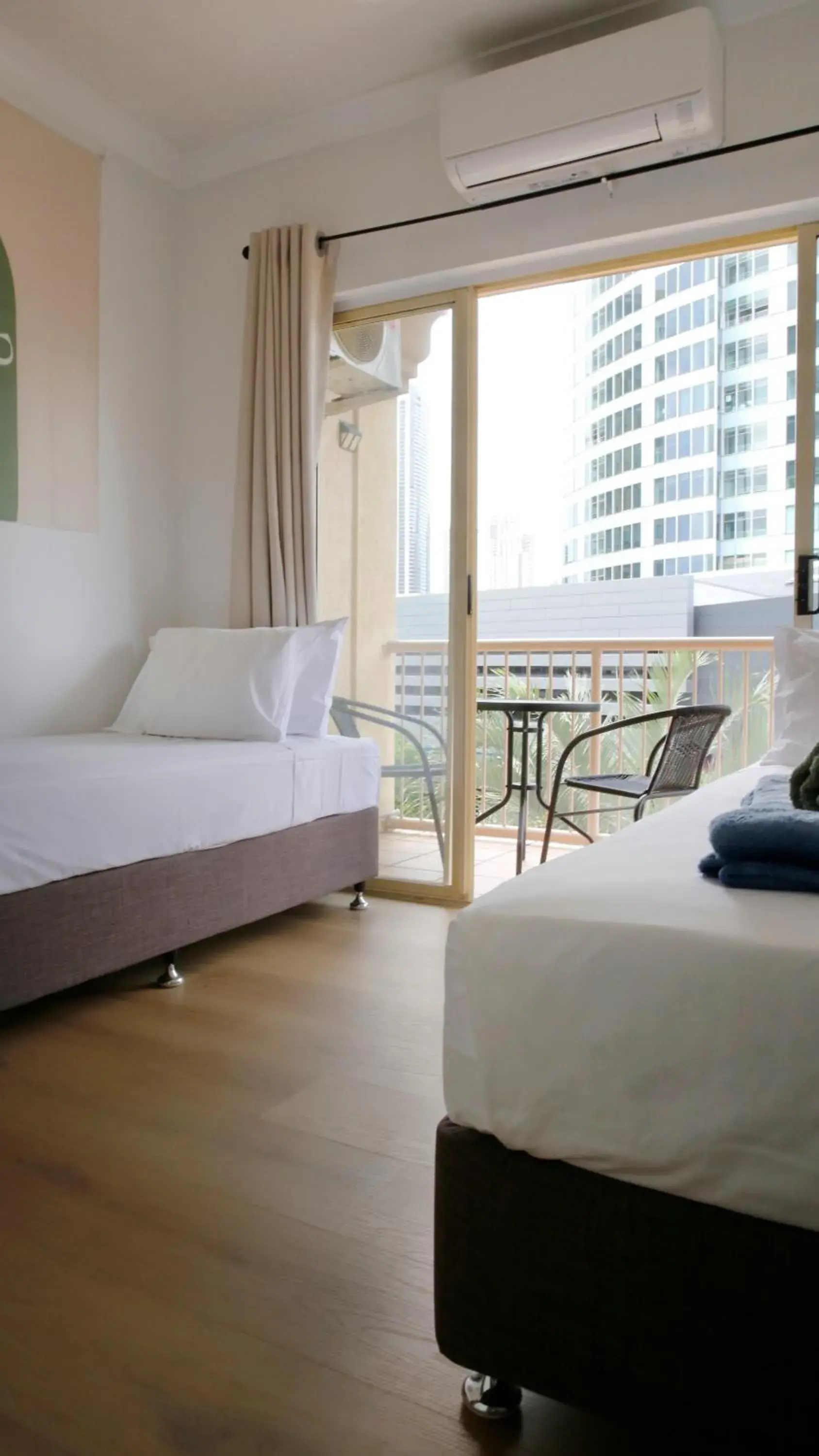 Double or Twin Room with Balcony in Breeze Inn Gold Coast Double or Twin Room with Balcony in Breeze Inn Gold Coast