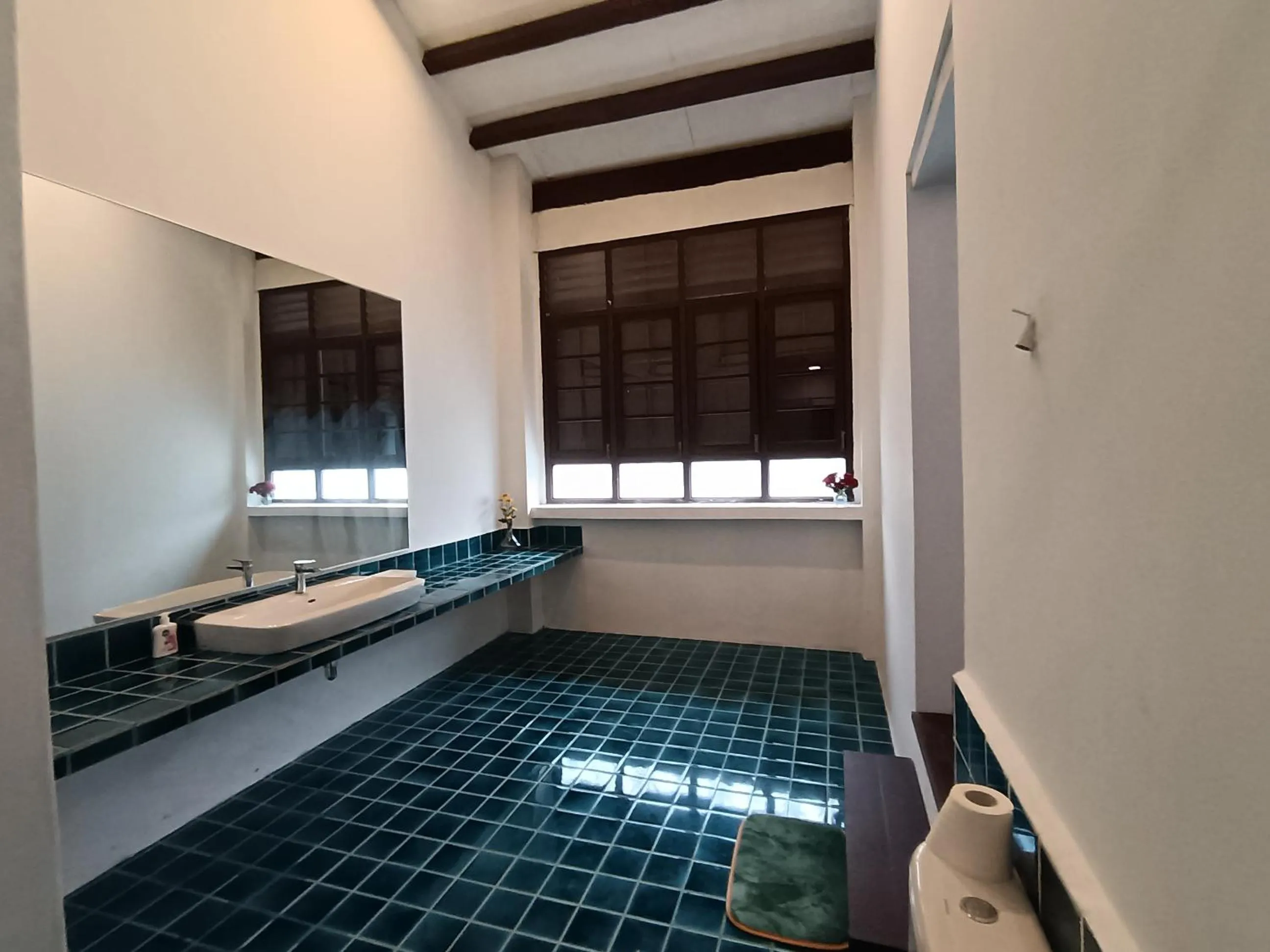 Toilet in The Georgetown Green Gates