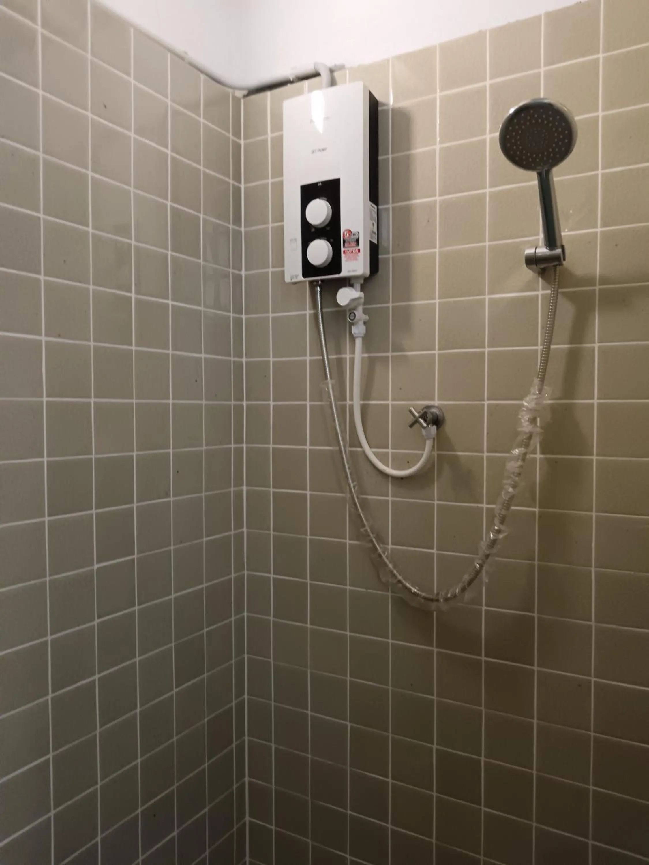 Shower in The Georgetown Green Gates