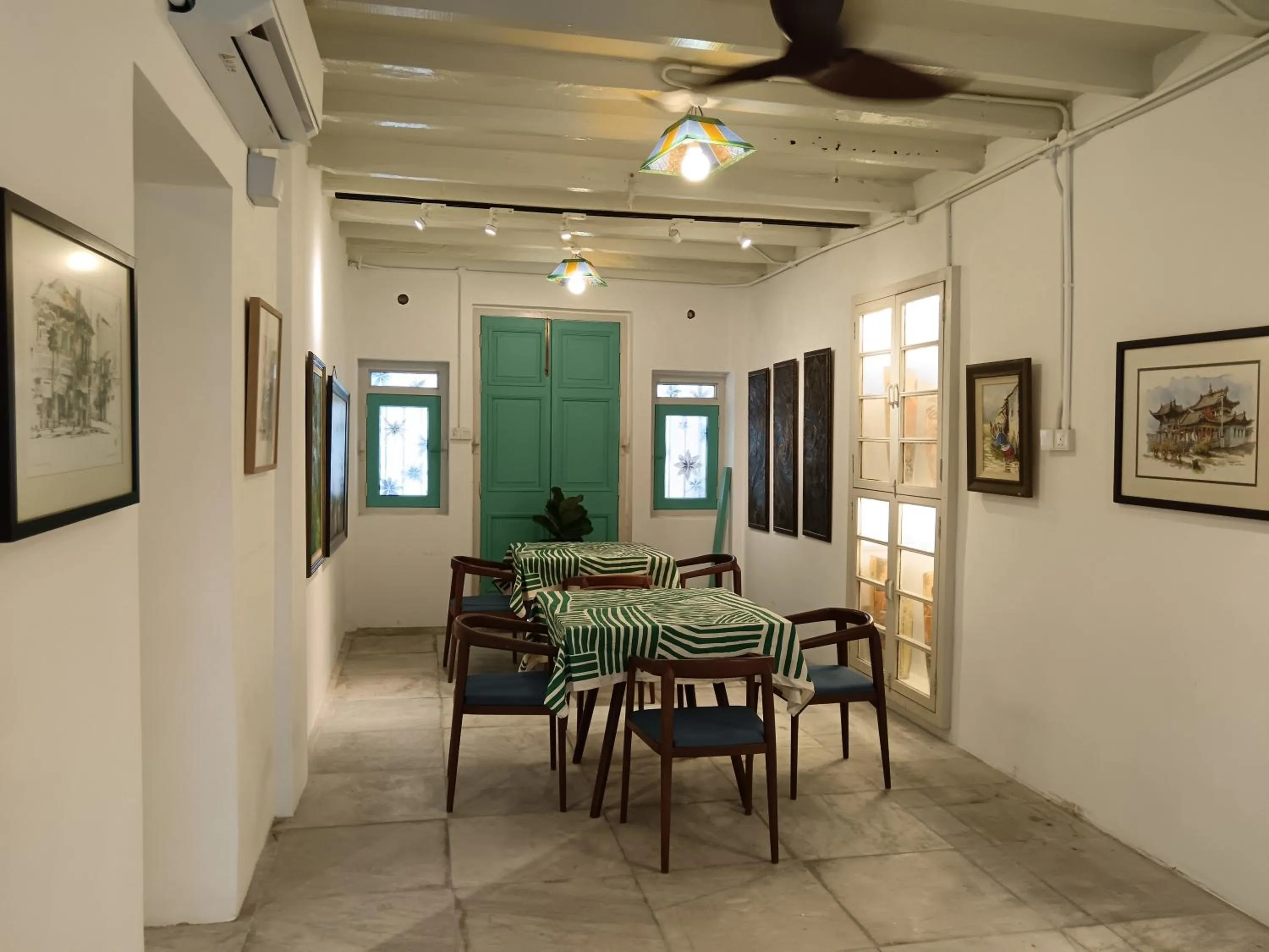 Lounge or bar in The Georgetown Green Gates