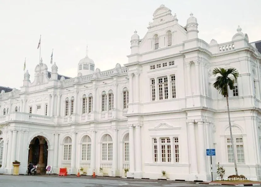 Nearby landmark in The Georgetown Green Gates