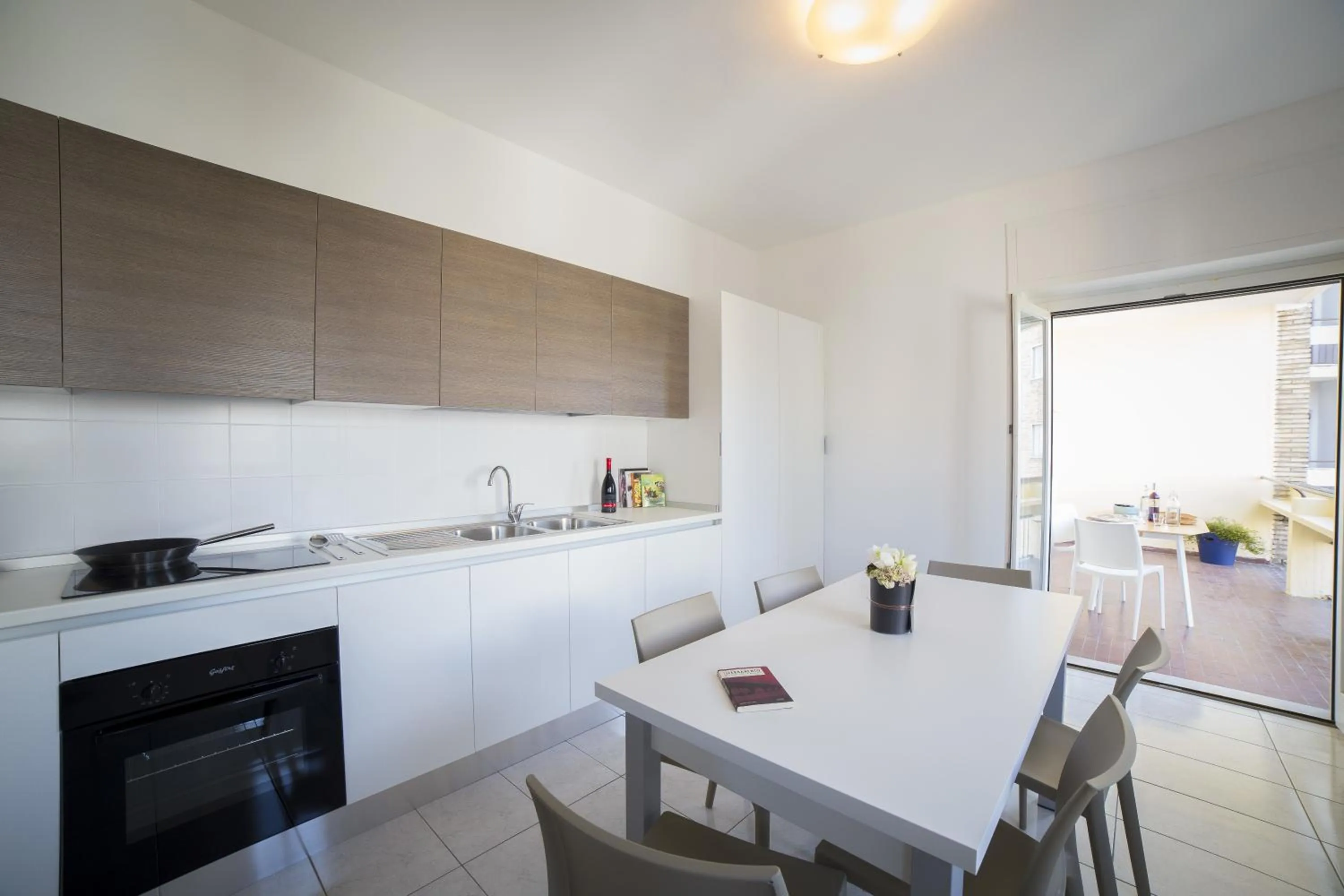 Kitchen or kitchenette in Aurum Aparthotels Gambara