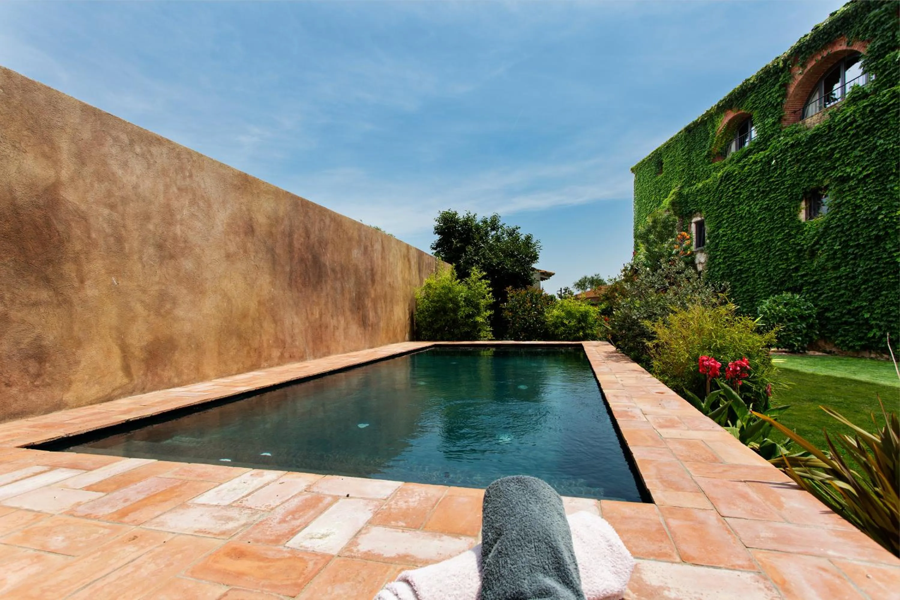 Swimming pool in Encís d'Empordà -Adults Only-