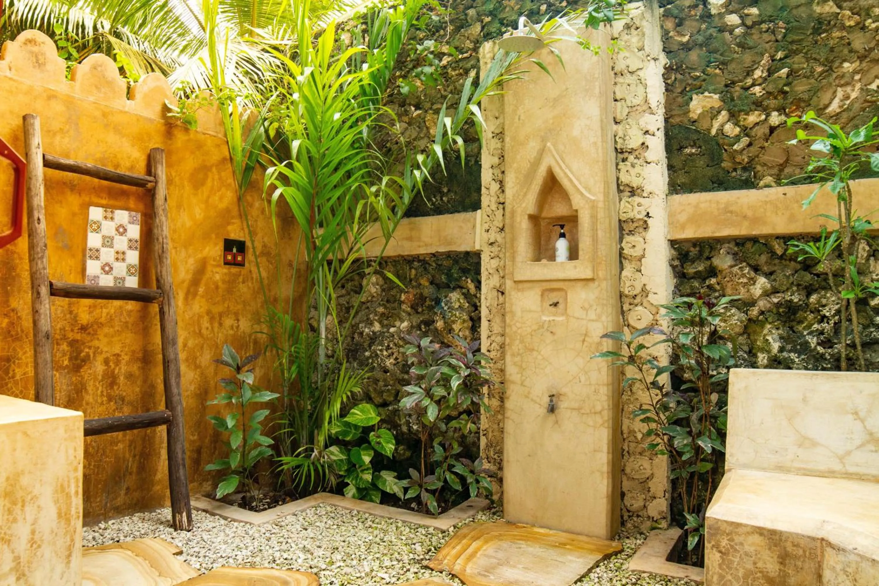Shower in Villa Bahati Zanzibar
