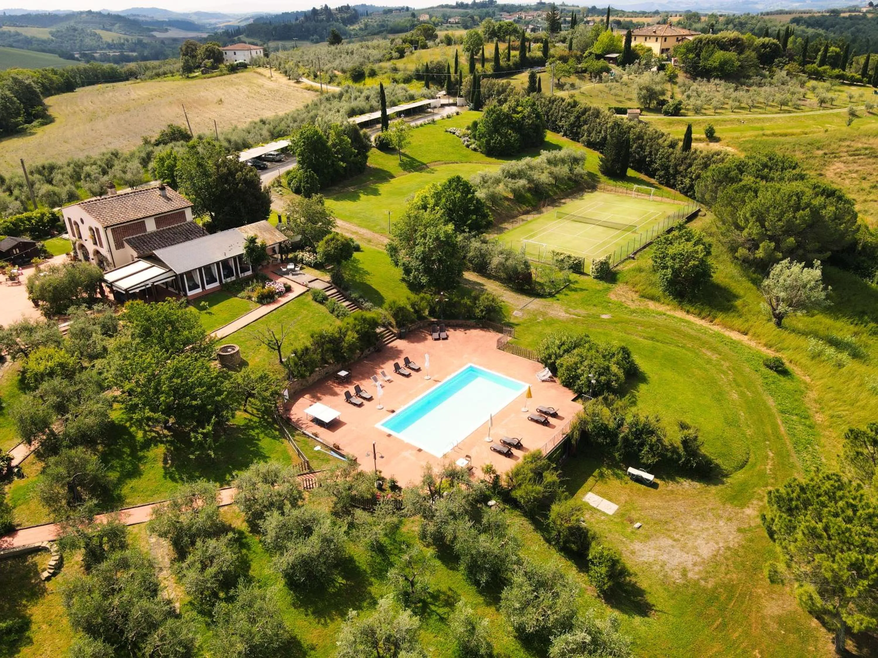 Tennis court in Locanda le Boscarecce