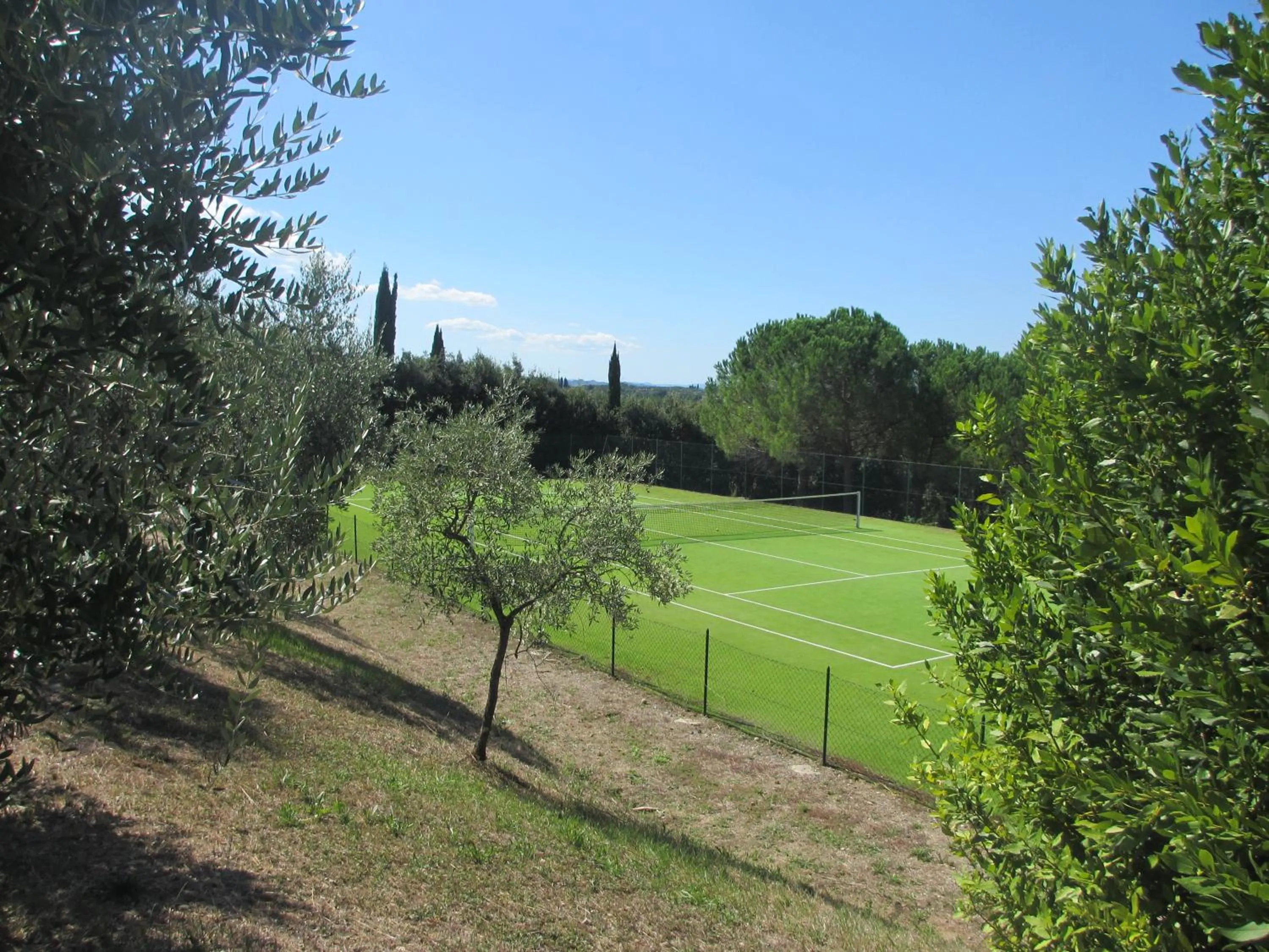 Tennis court in Locanda le Boscarecce