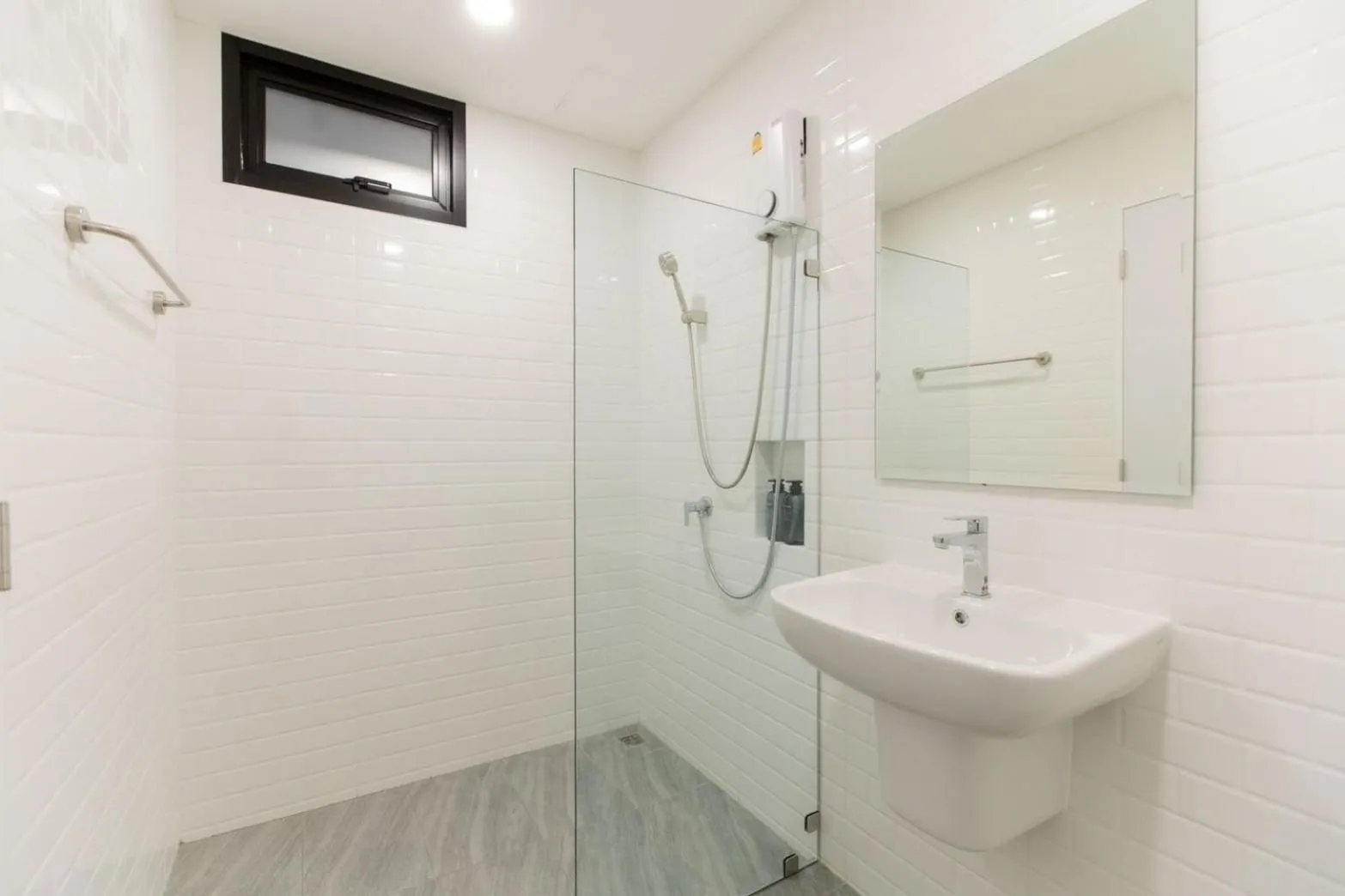 Shower in P9 Ratchada Hotel