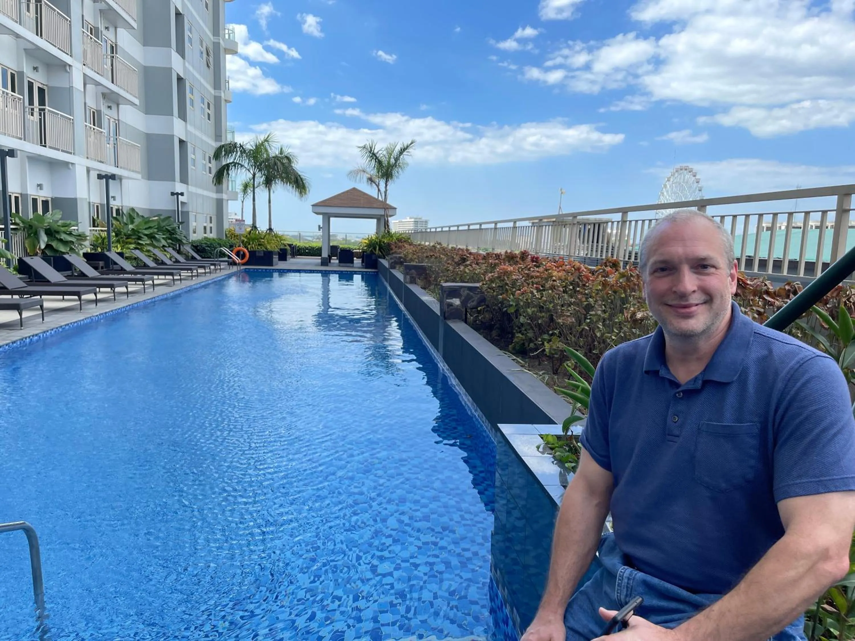 Property building in SMDC Coast Residences