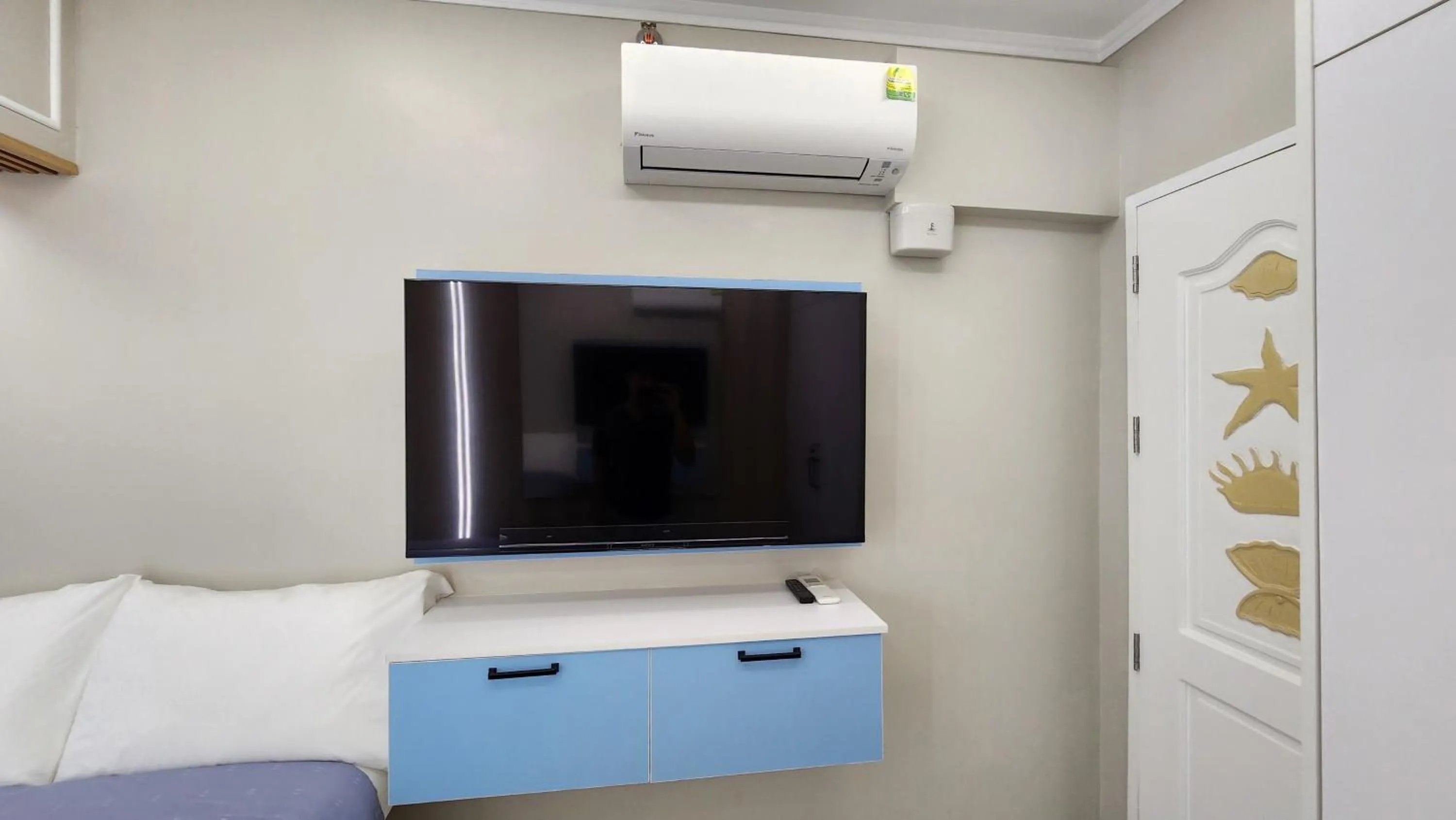 Bed in SMDC Coast Residences