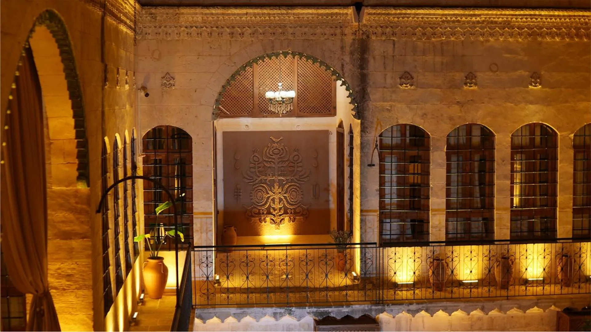 Decorative detail in Stone House by Cevahir