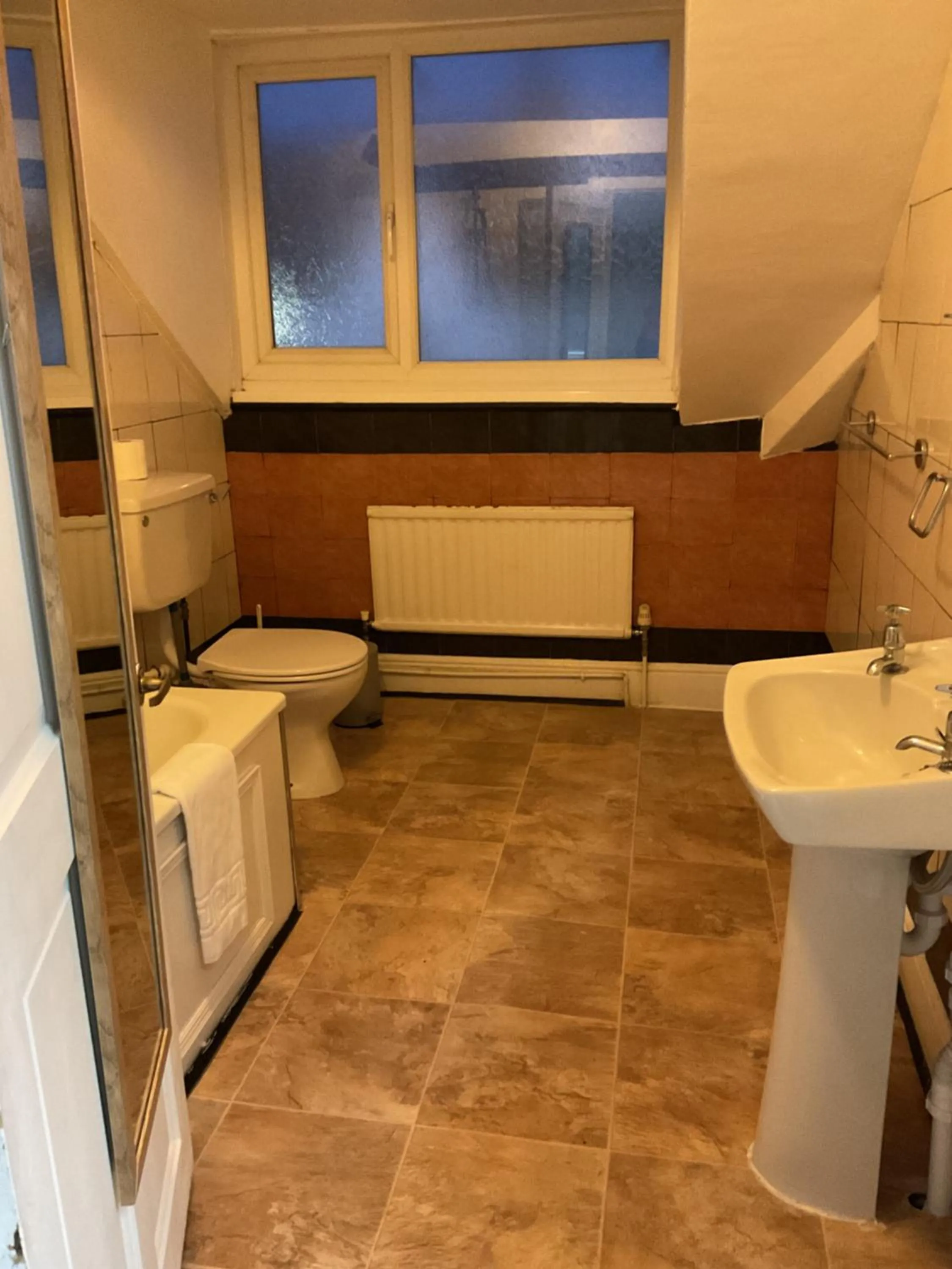 Bathroom in The Brentwood Hotel Porthcawl