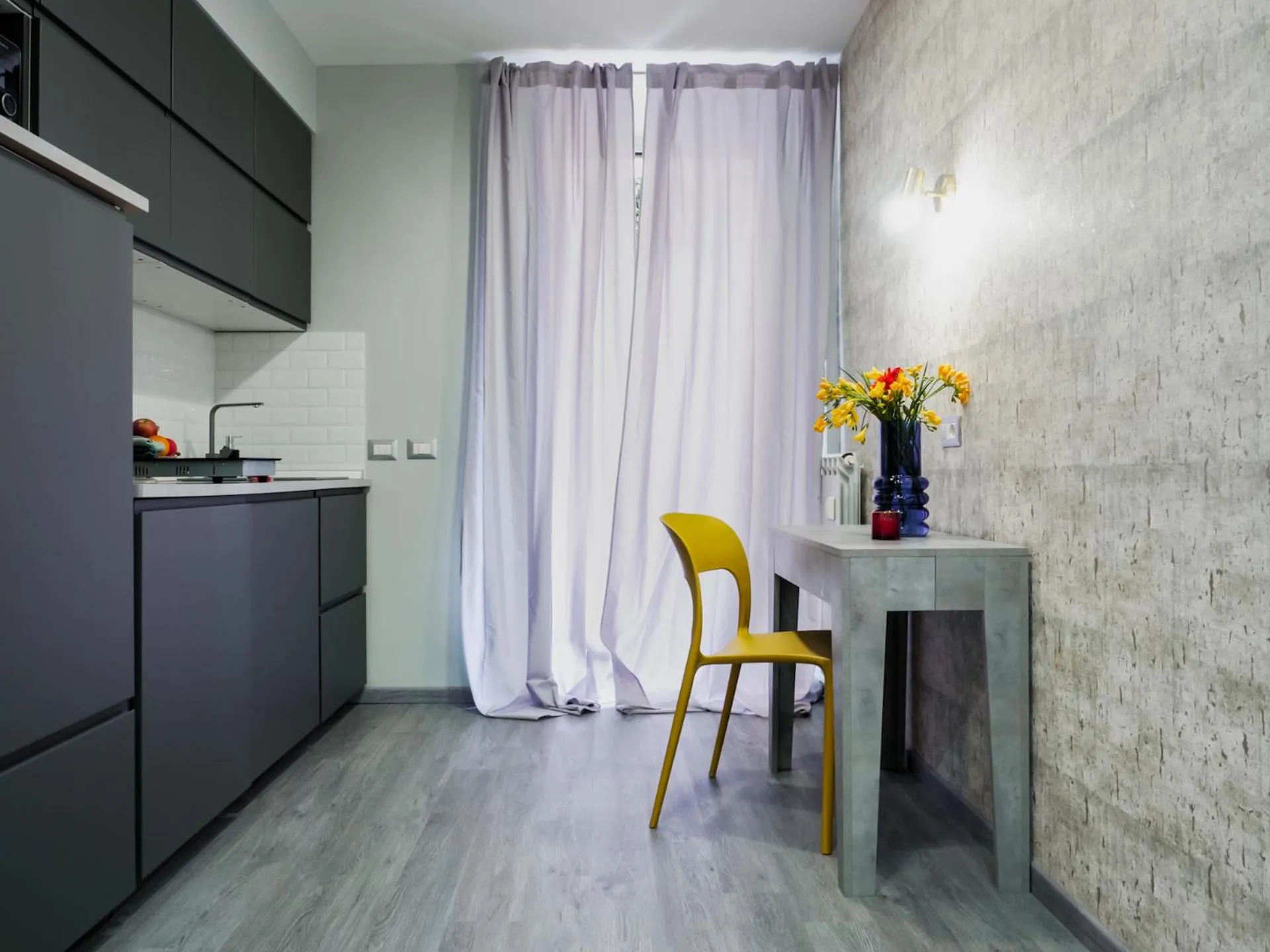 Kitchen or kitchenette in C'est La Vie Suites