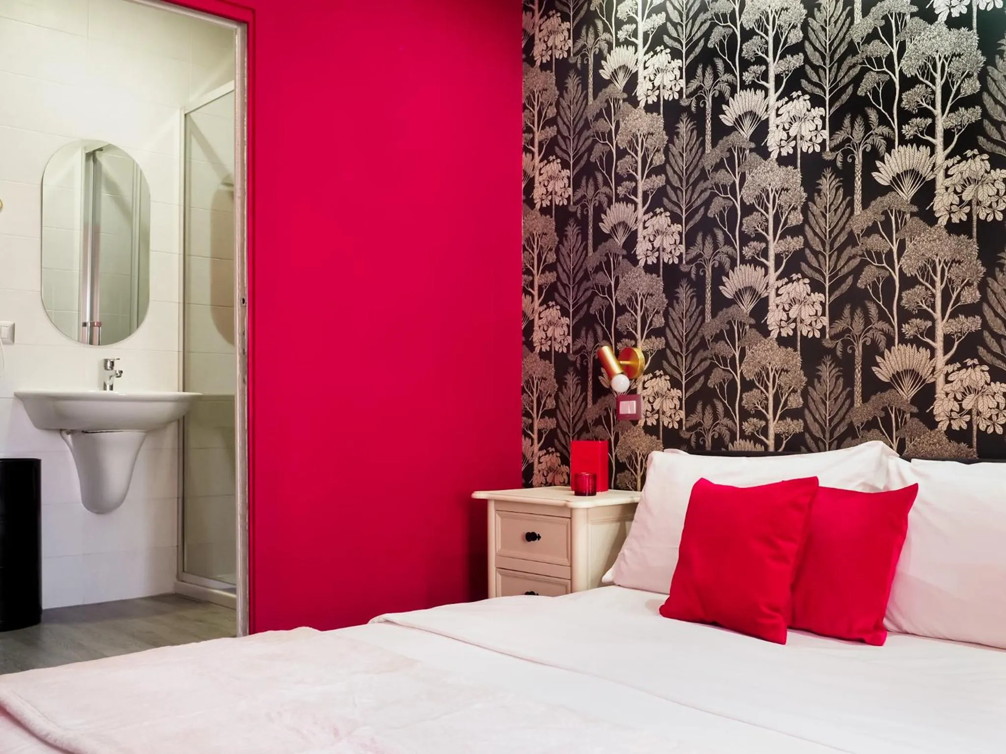 Toilet, Bed in C'est La Vie Suites