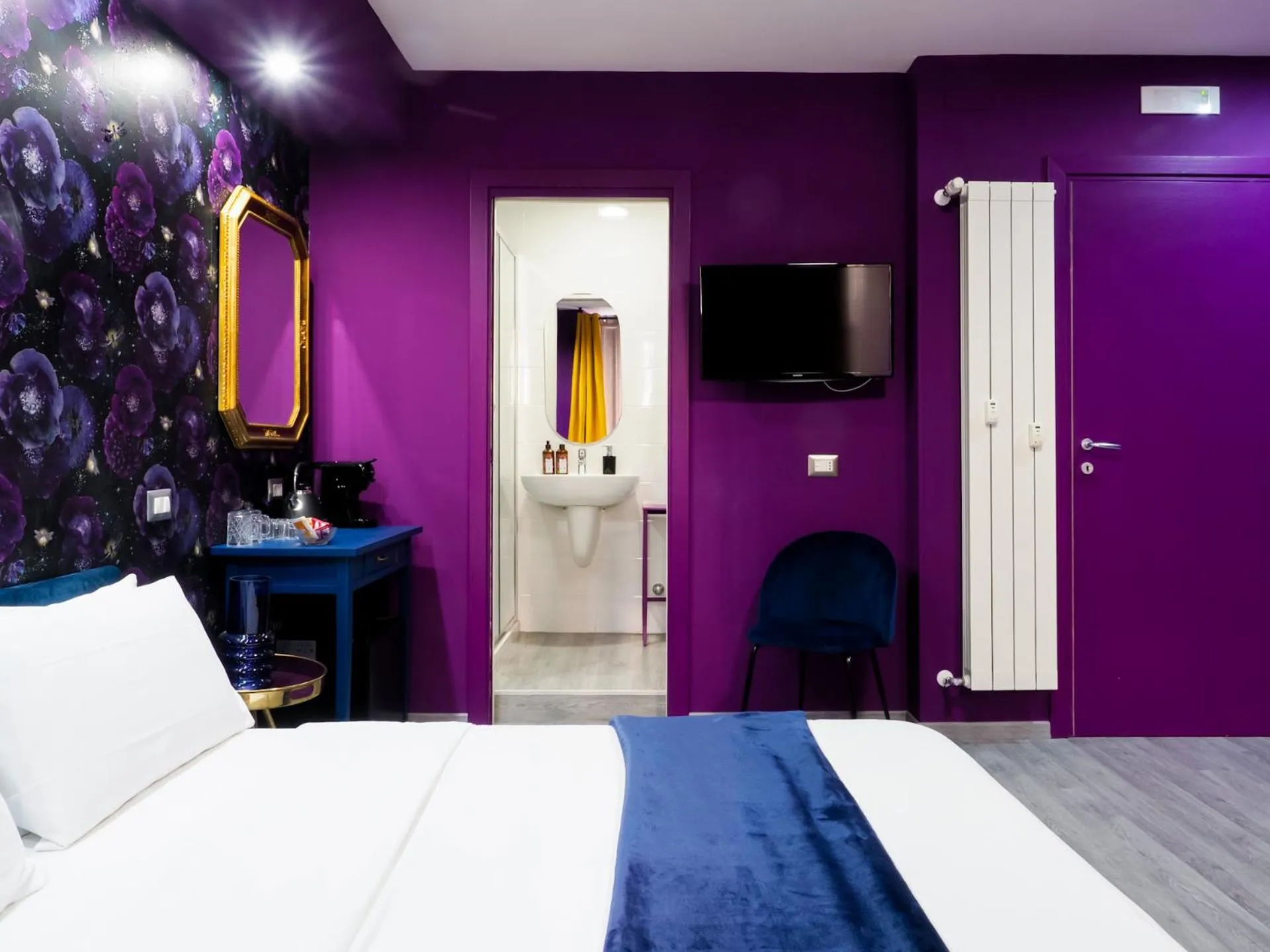 Toilet, Bed in C'est La Vie Suites