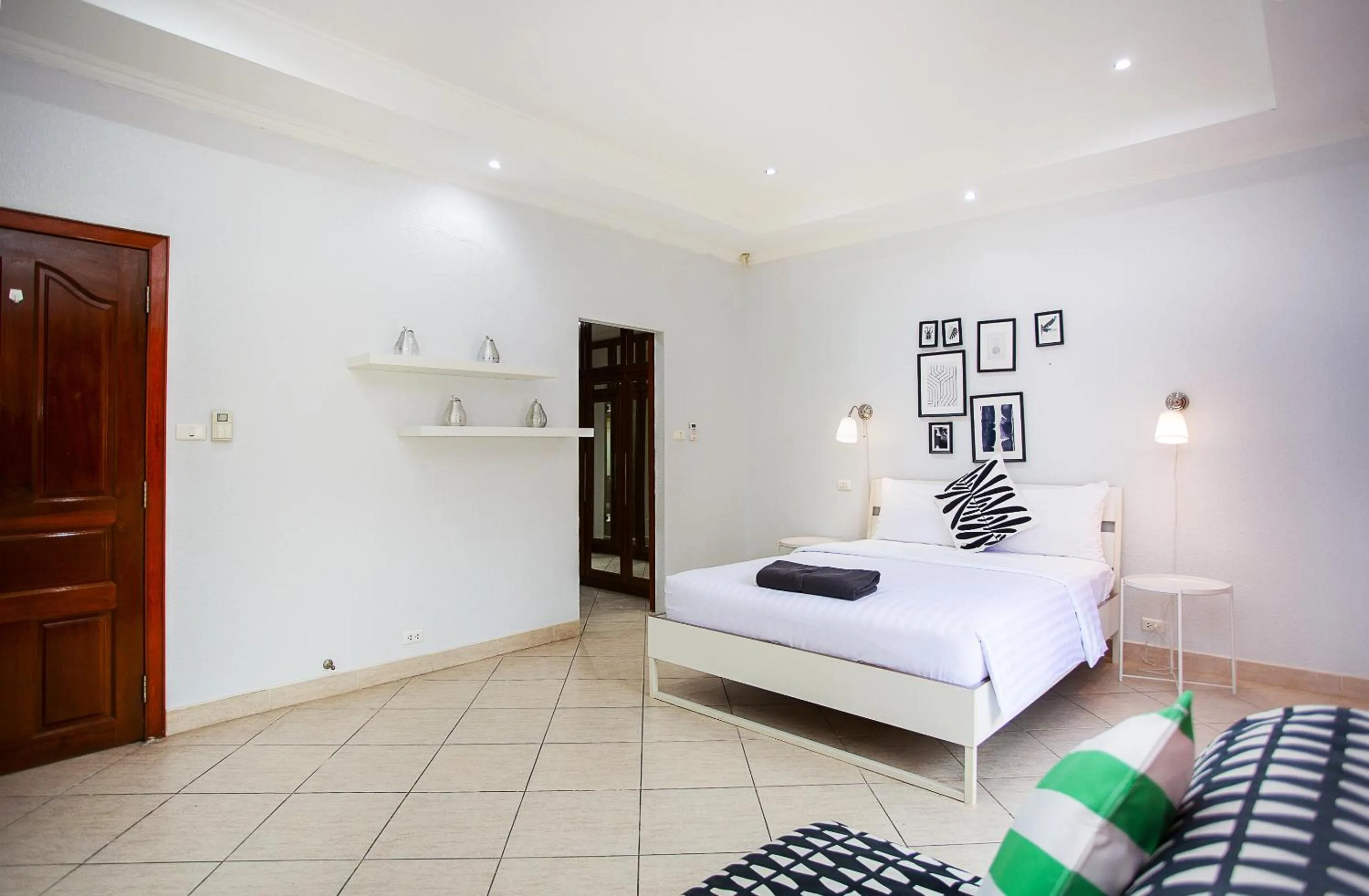 Bedroom, Bed in Tortuga Villas Pattaya