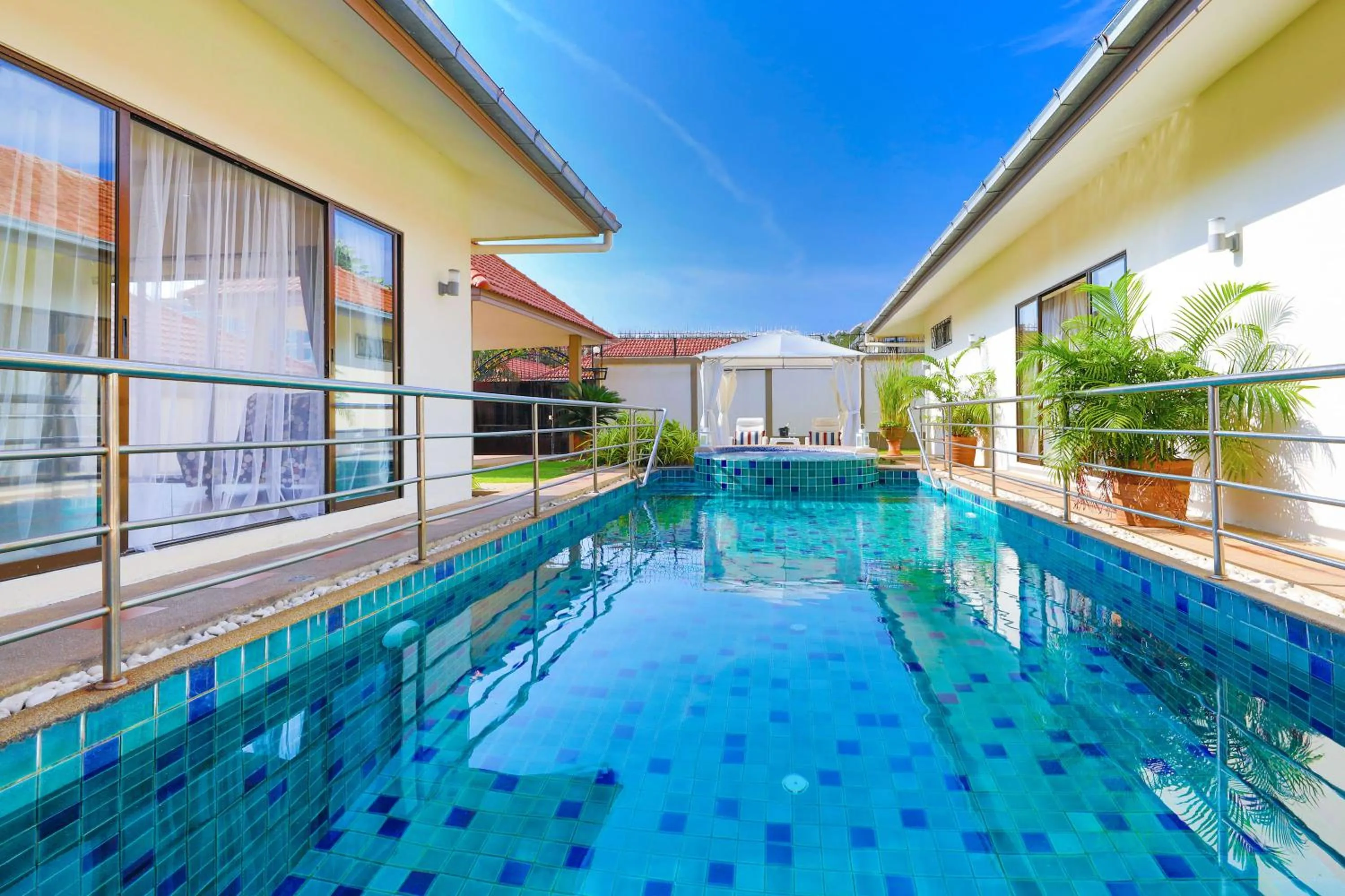 Swimming pool in Tortuga Villas Pattaya
