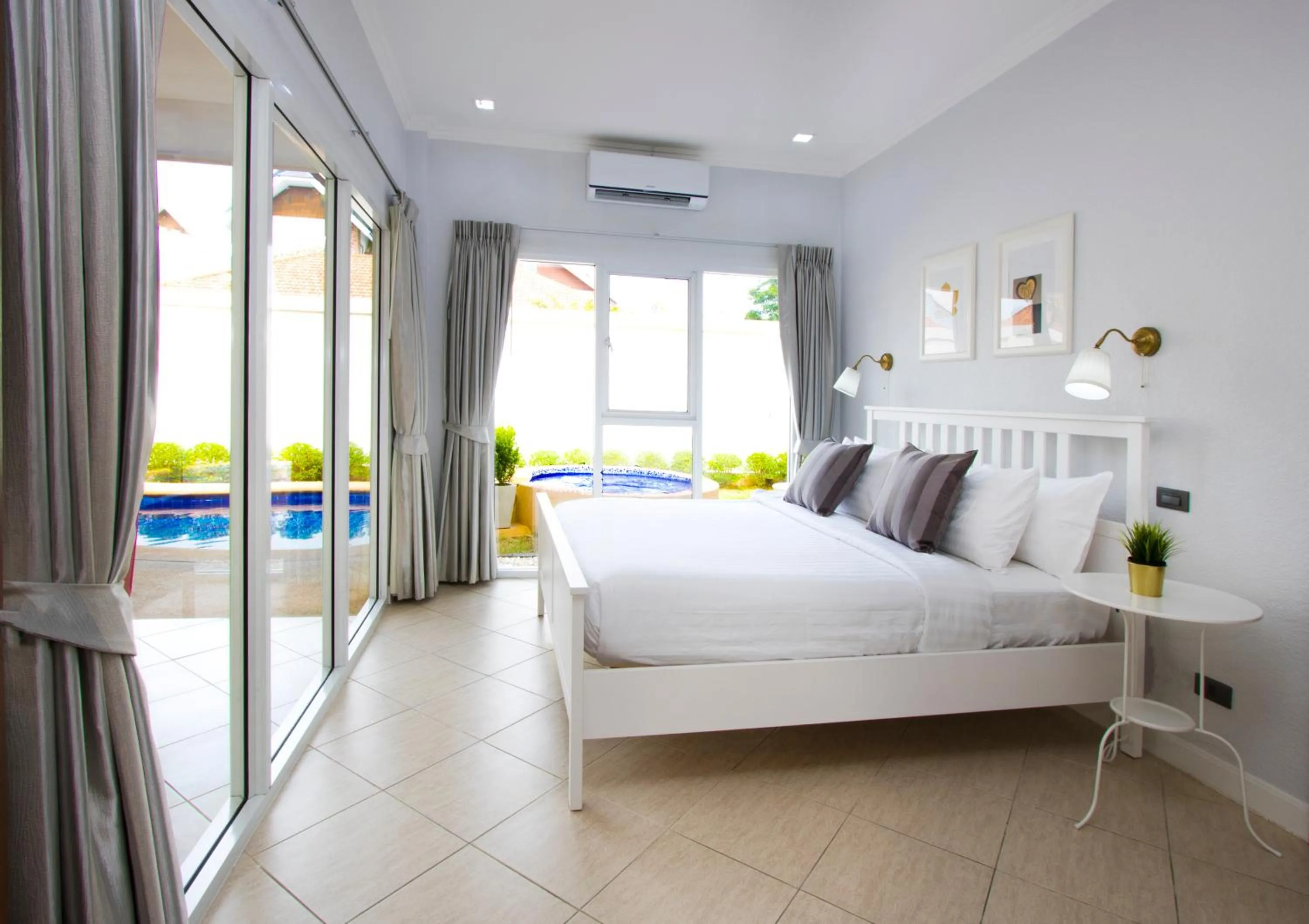 Balcony/Terrace, Bed in Tortuga Villas Pattaya