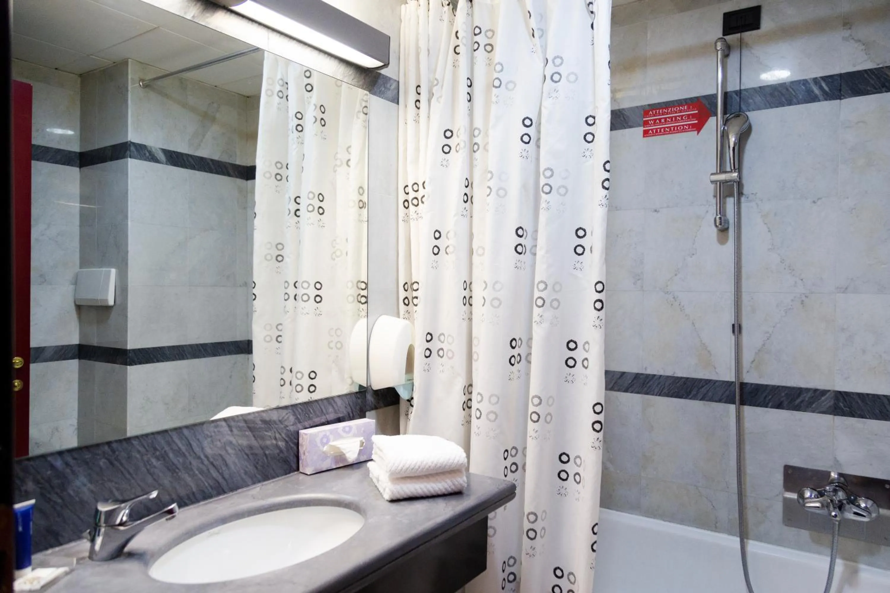 Bathroom in iH Hotels Milano Blu Visconti