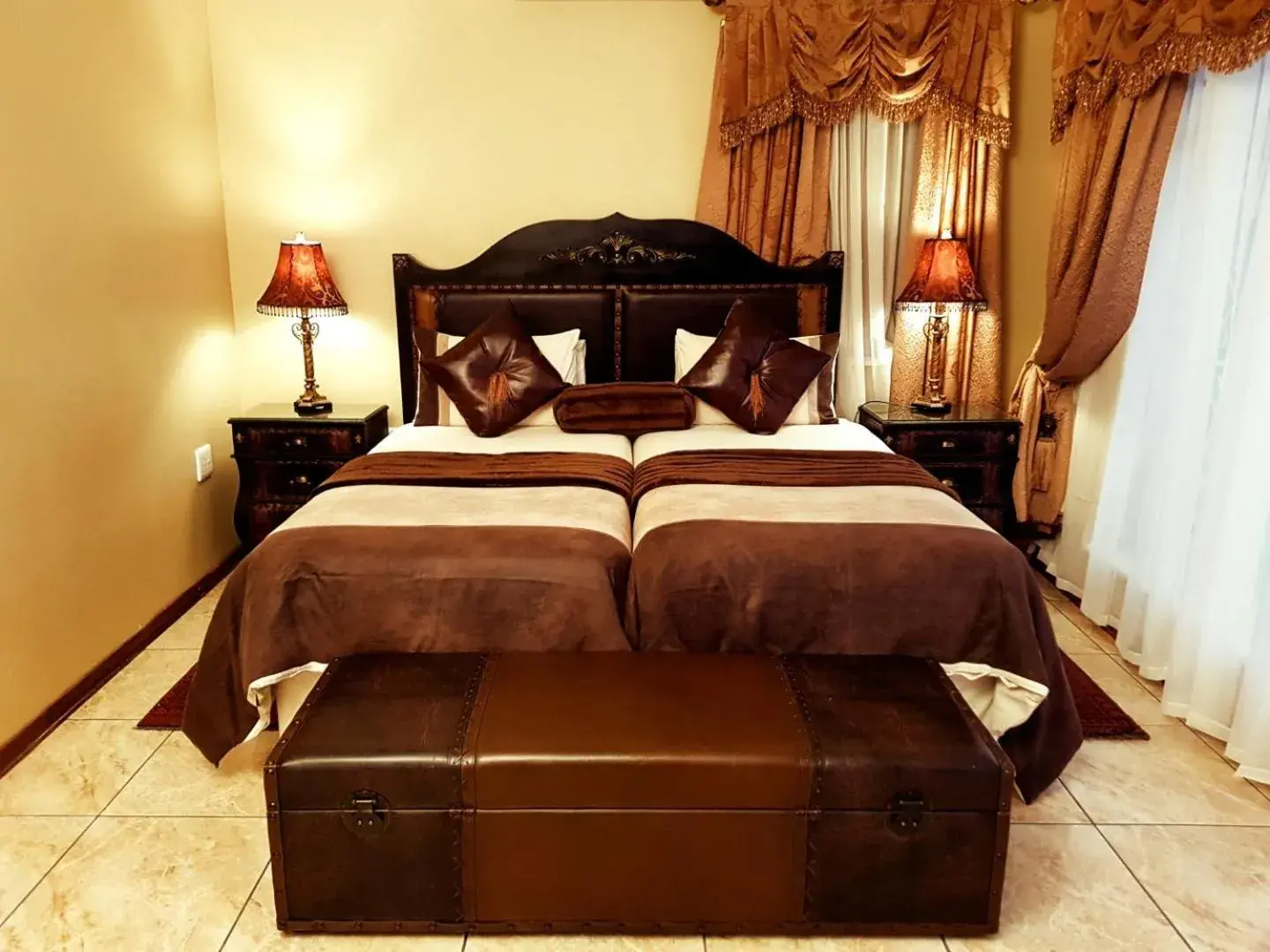 Deluxe Double or Twin Room with Balcony - single occupancy in Kimberley Manor Guesthouse Deluxe Double or Twin Room with Balcony - single occupancy in Kimberley Manor Guesthouse