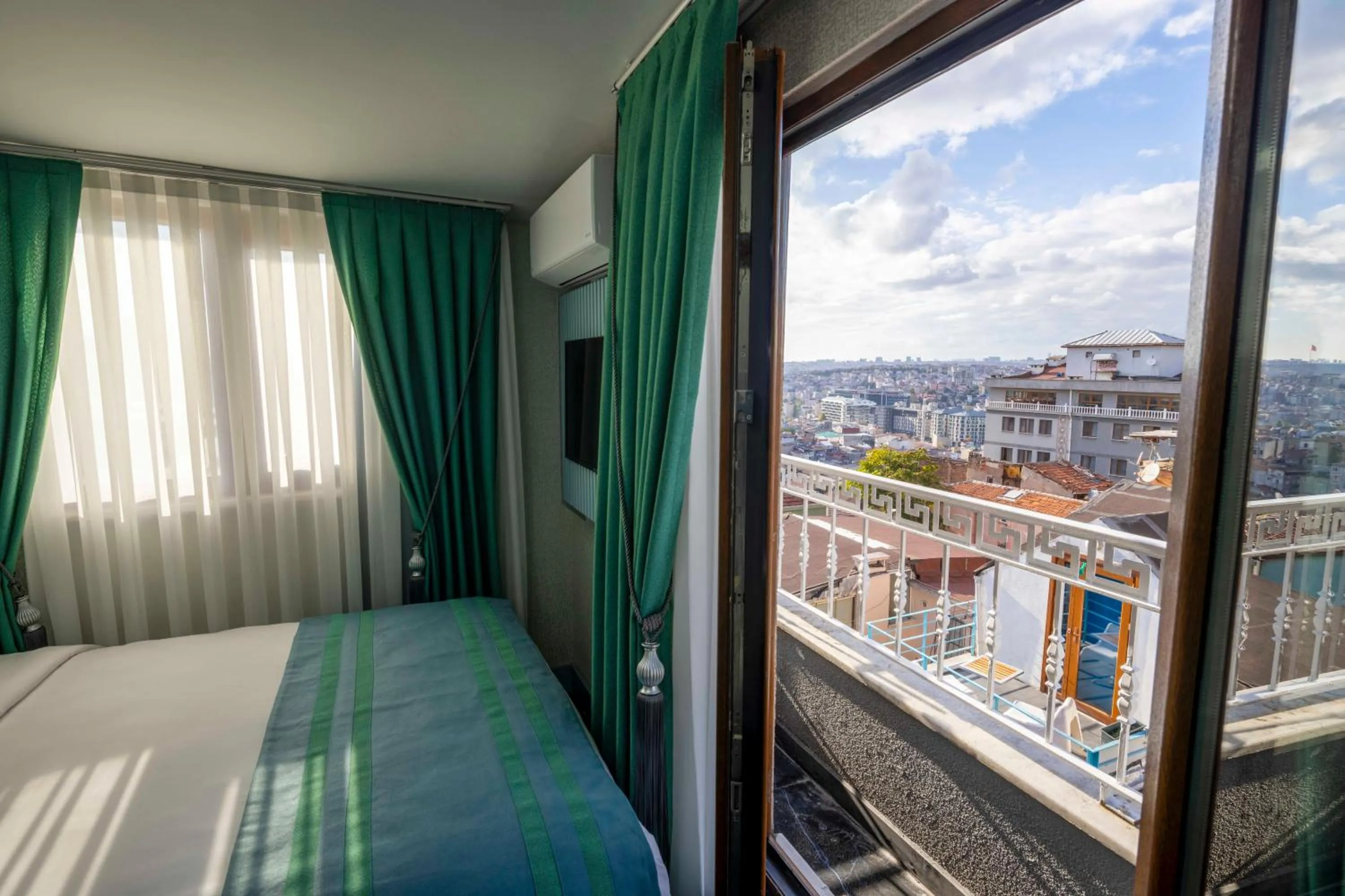 City view, Bed in Santa Rio Gold Taxim Hotel