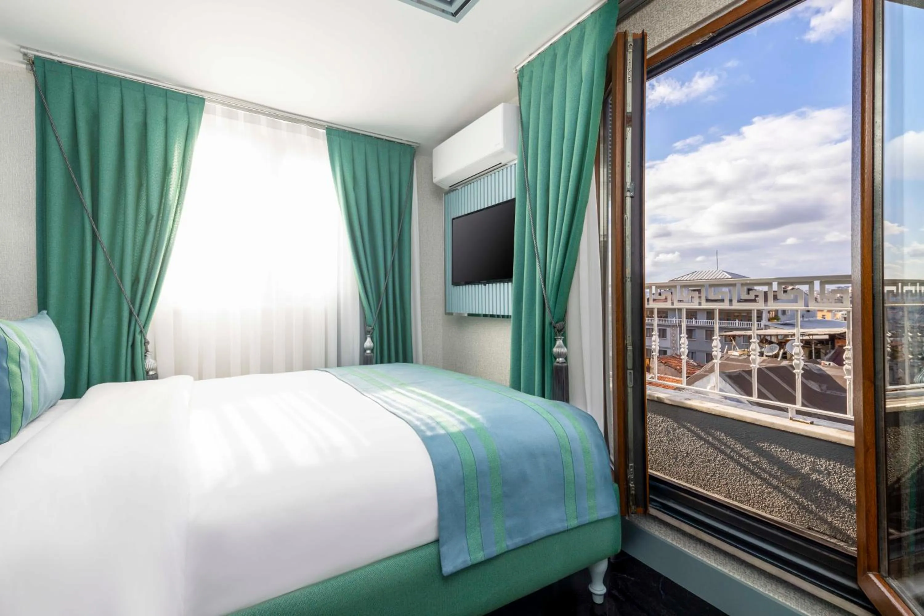 Photo of the whole room, Bed in Santa Rio Gold Taxim Hotel