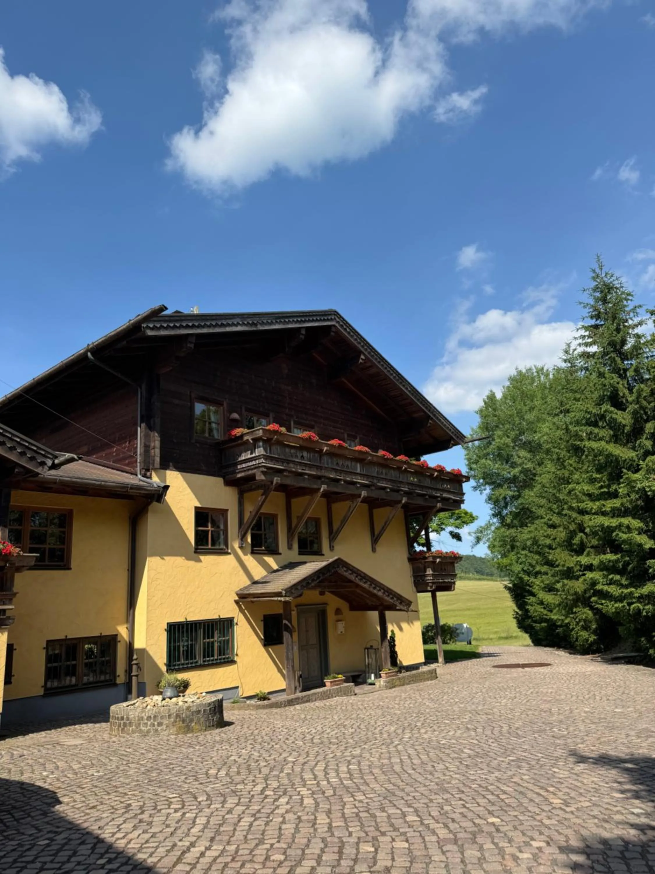 Property building in Ante Romantikhof